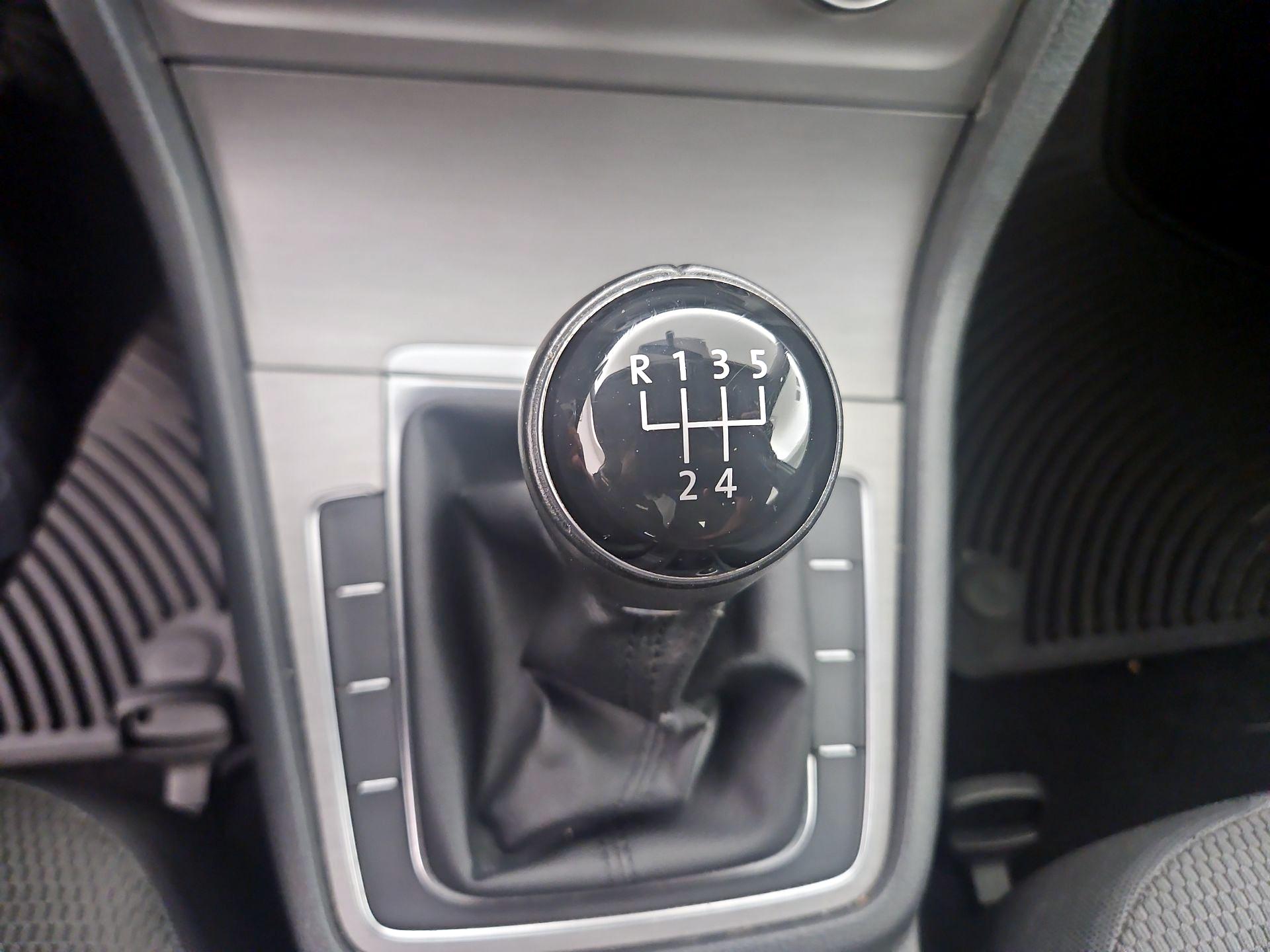 Thumbnail: 2016 Volkswagen Golf - 17