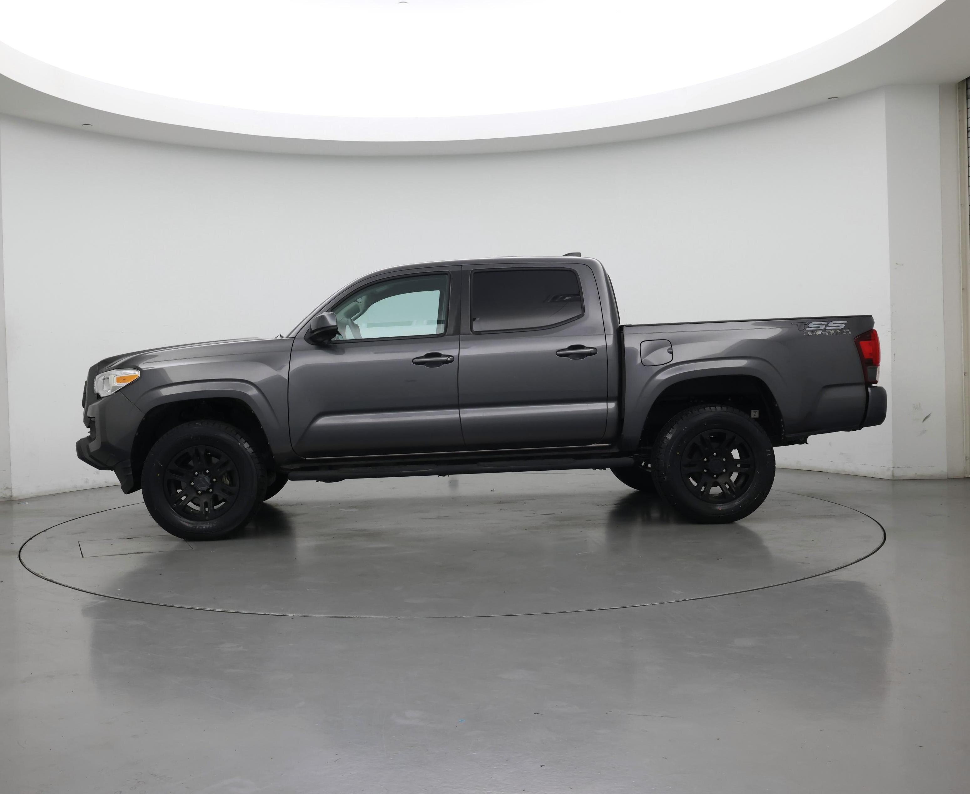 Thumbnail: 2020 Toyota Tacoma - 3