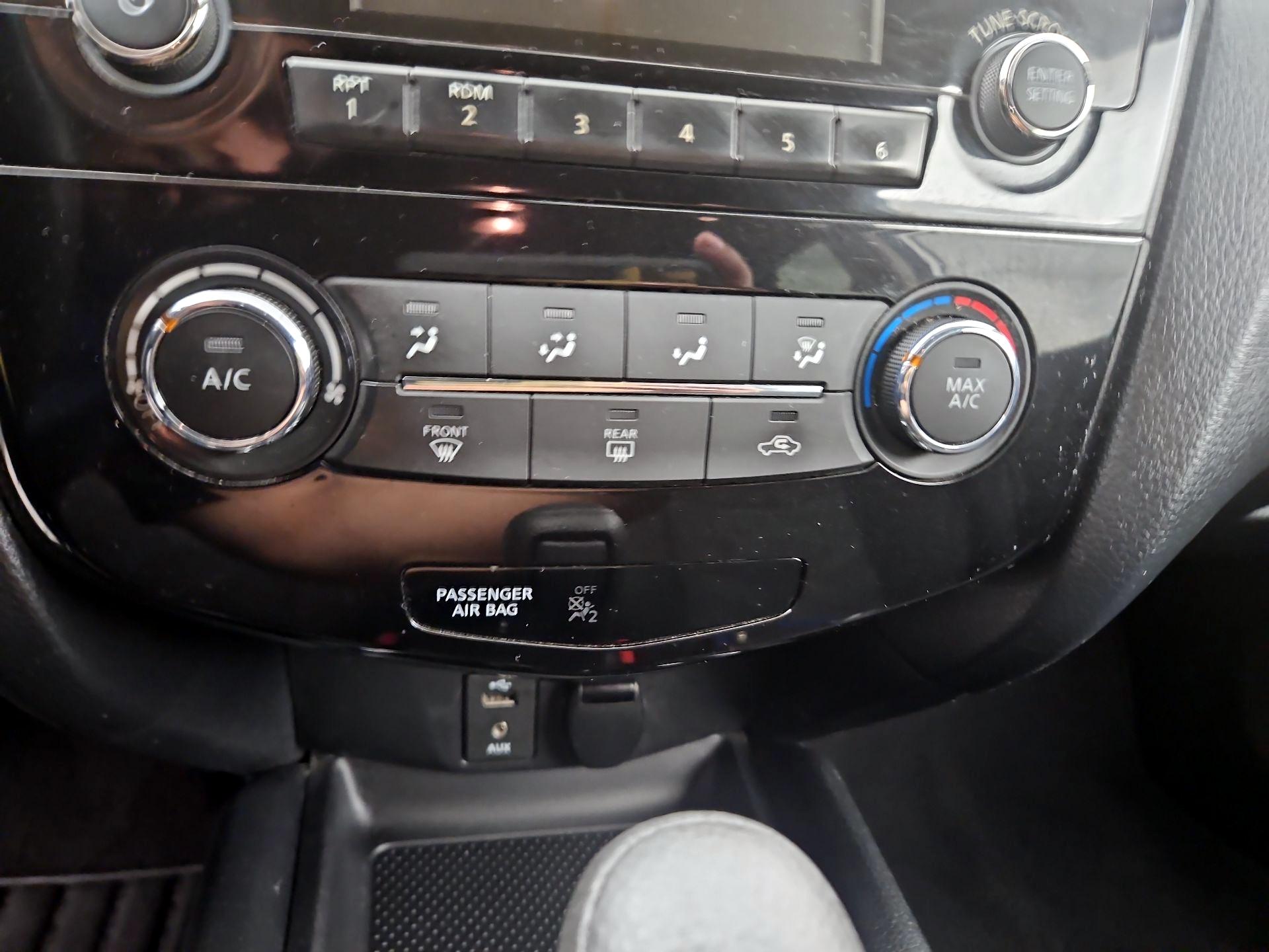 Thumbnail: 2016 Nissan Rogue - 16