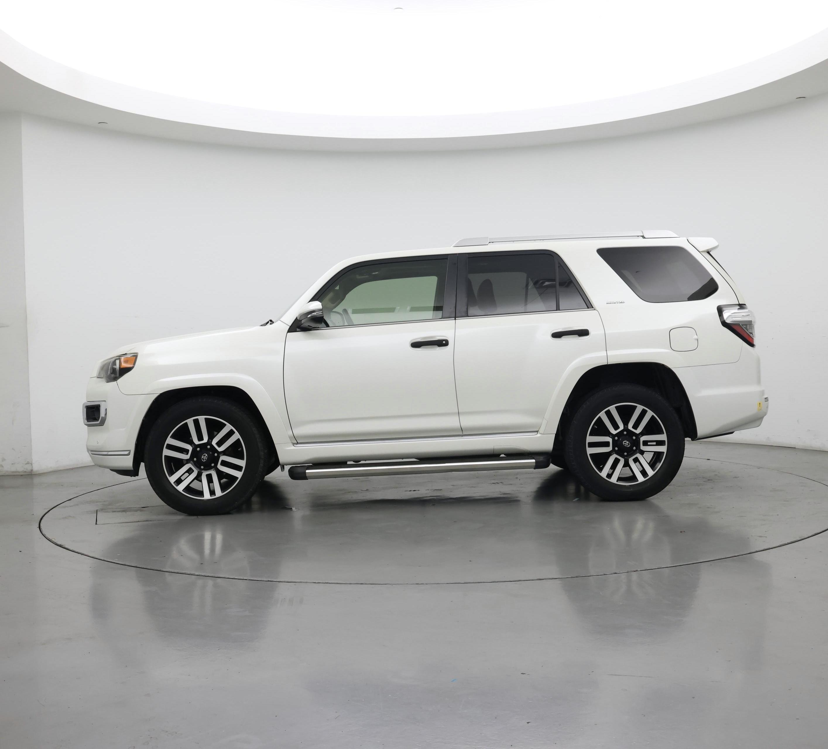 Thumbnail: 2017 Toyota 4Runner - 3