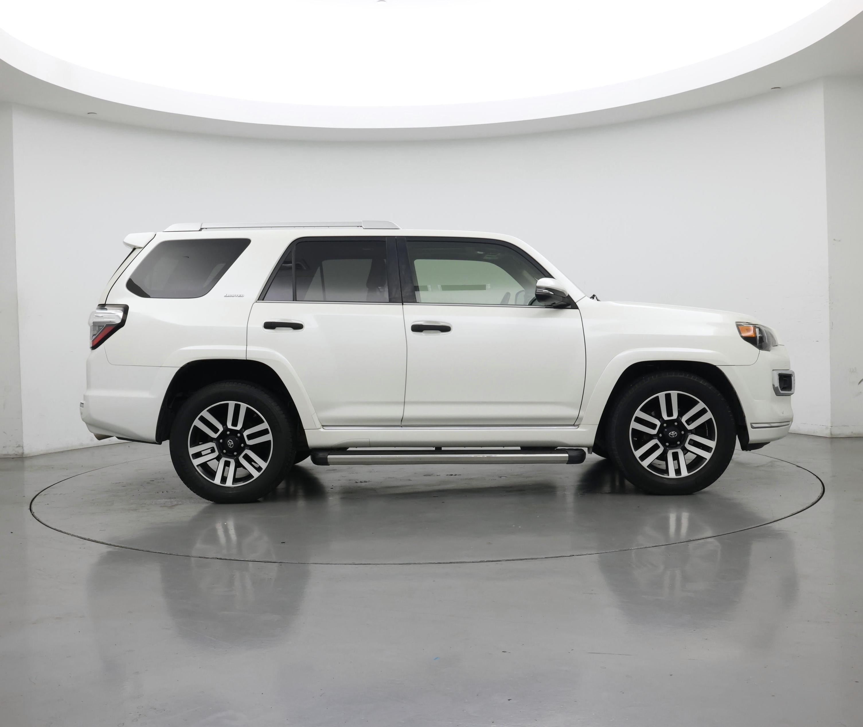 Thumbnail: 2017 Toyota 4Runner - 7