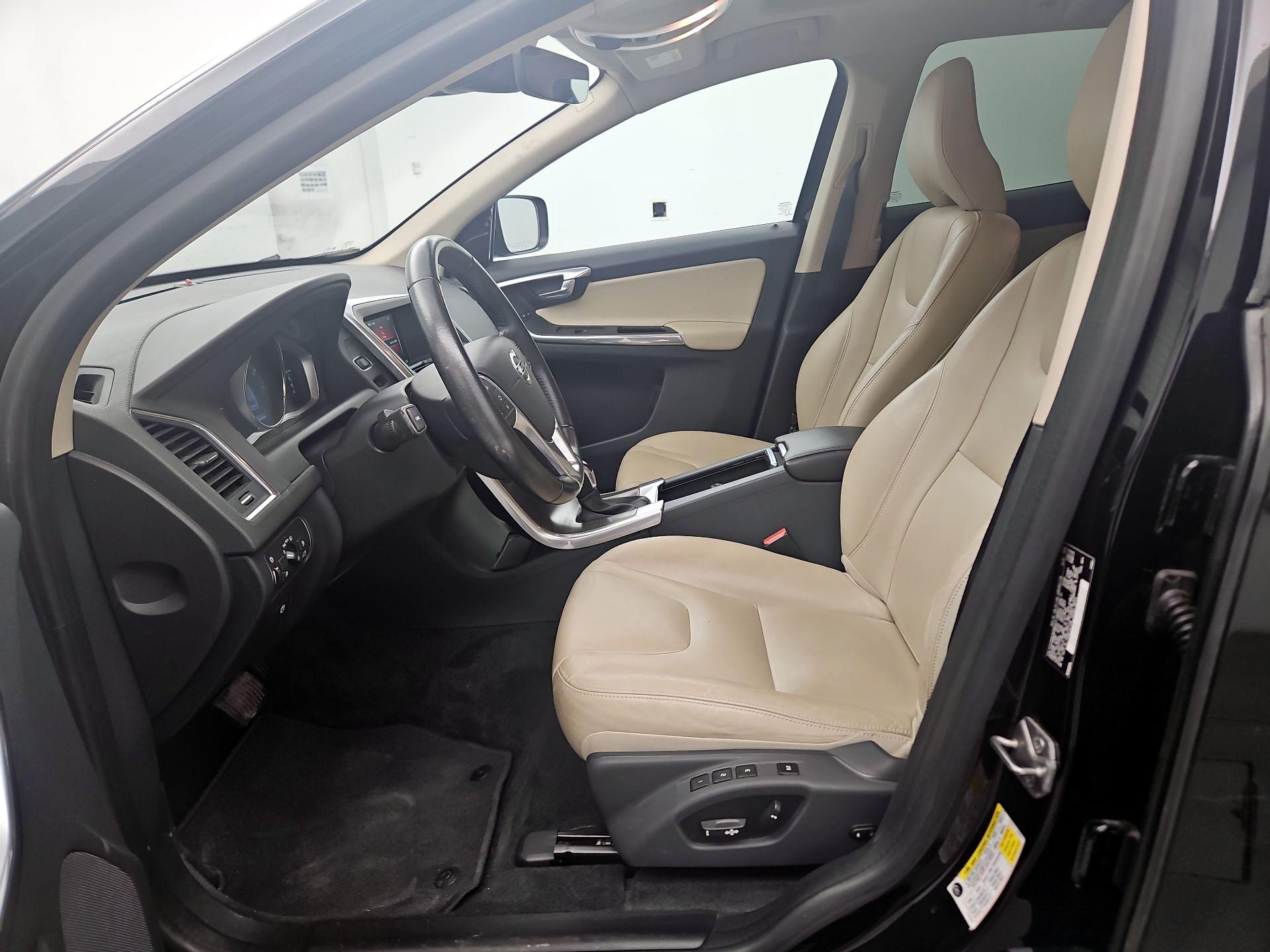 Thumbnail: 2016 Volvo XC60 - 11