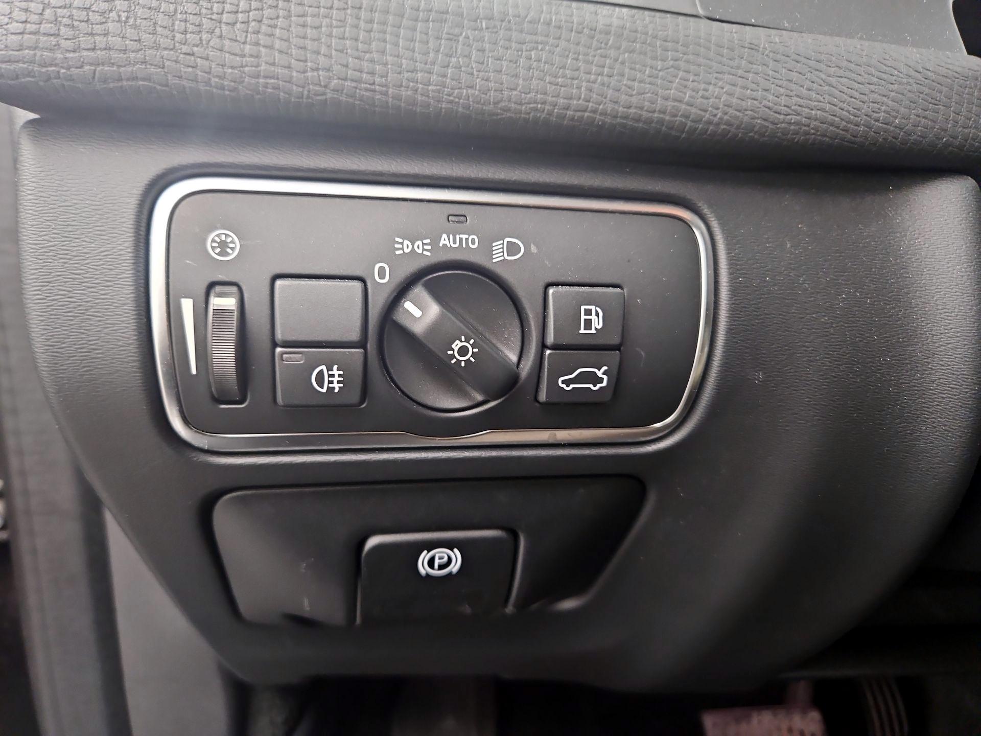 Thumbnail: 2016 Volvo XC60 - 13