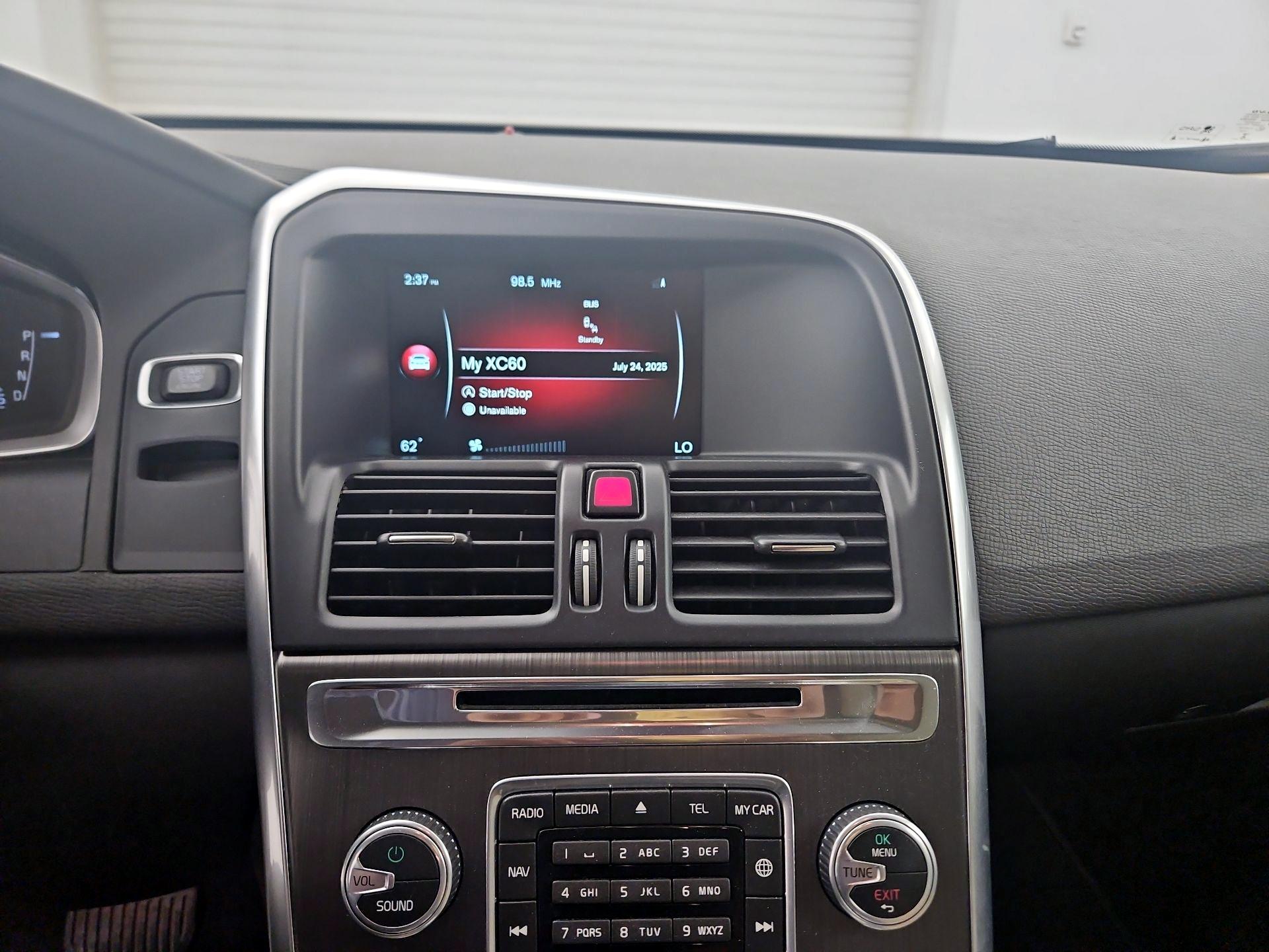 Thumbnail: 2016 Volvo XC60 - 14