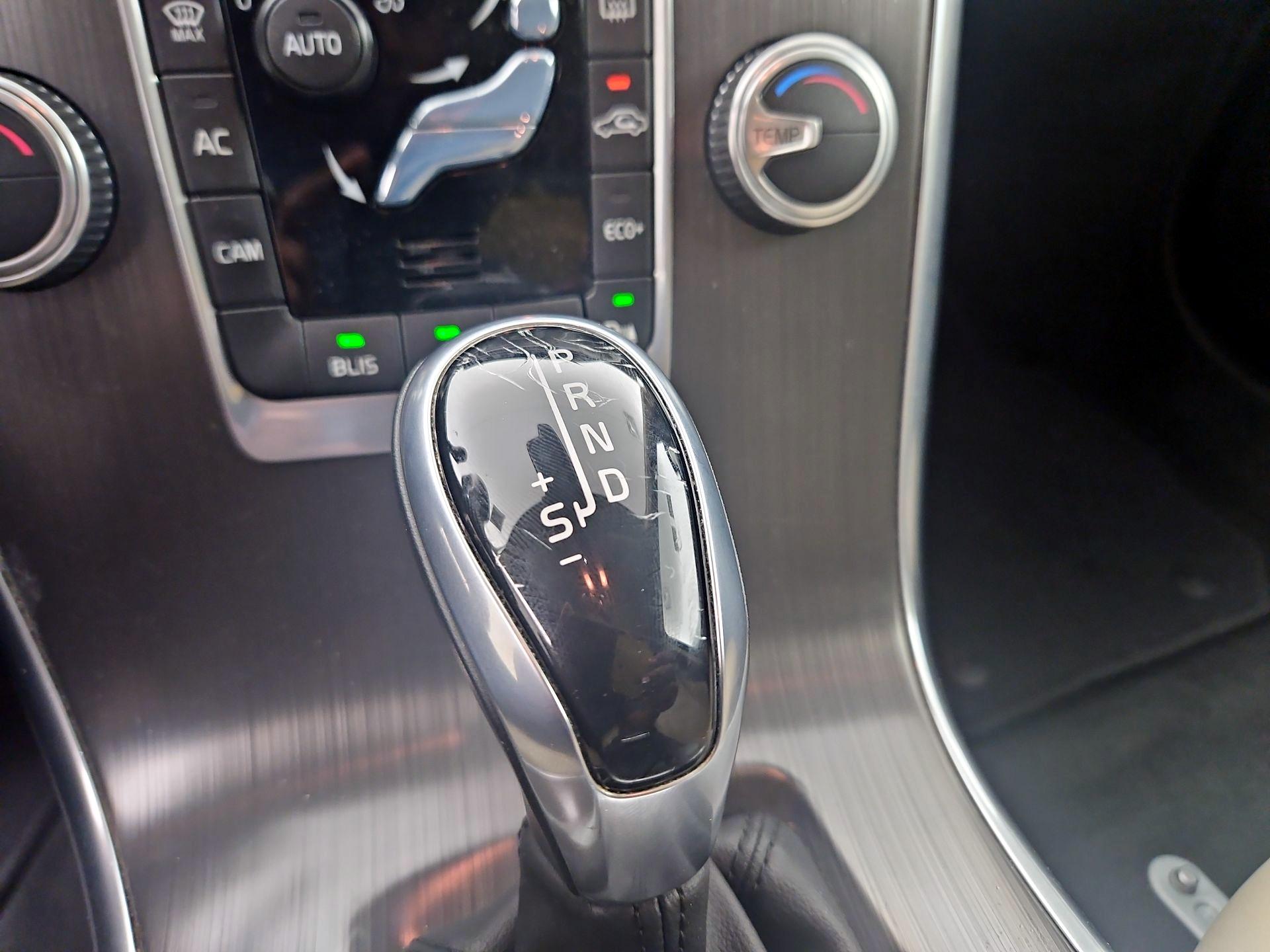 Thumbnail: 2016 Volvo XC60 - 16