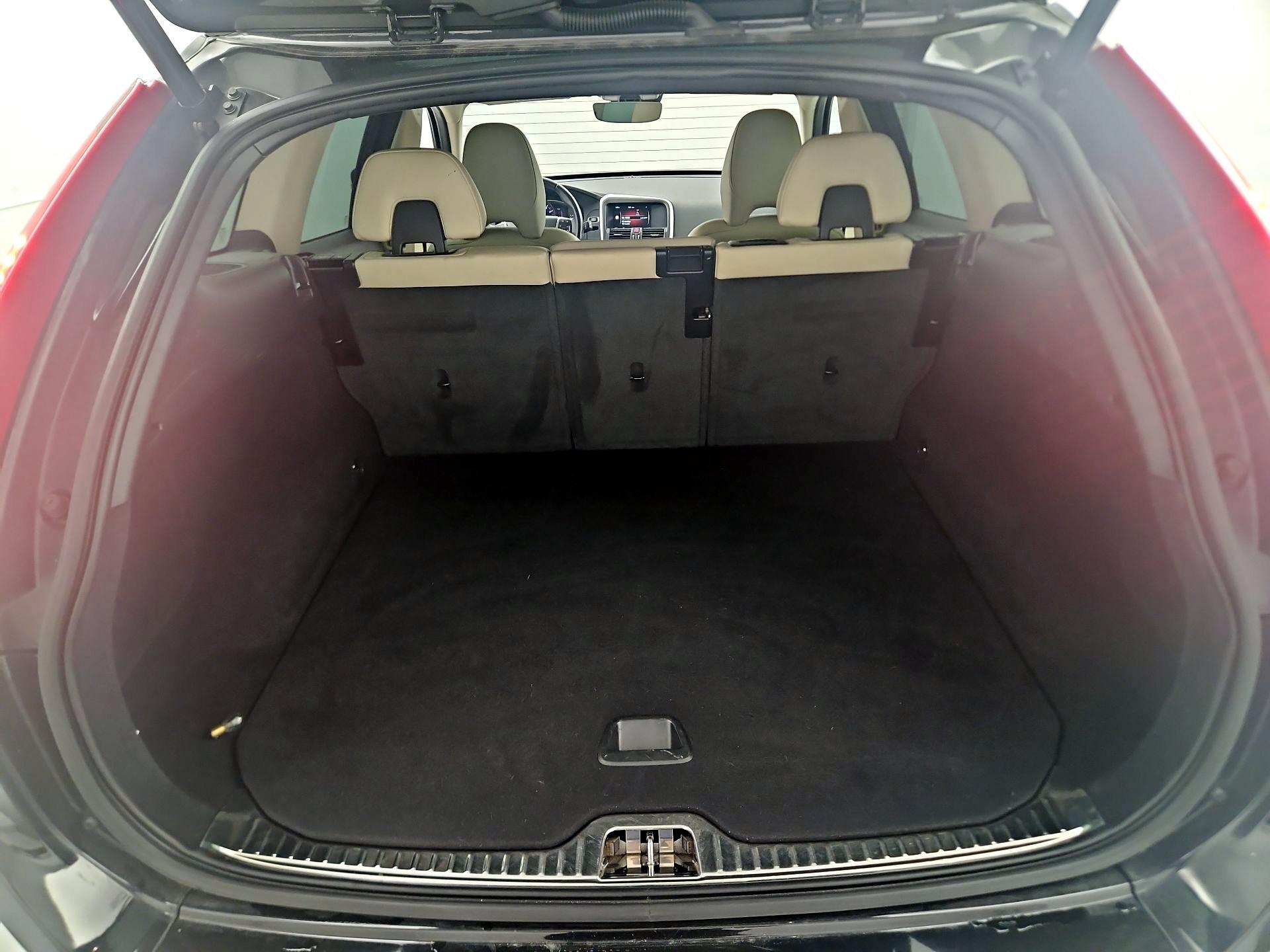 Thumbnail: 2016 Volvo XC60 - 17