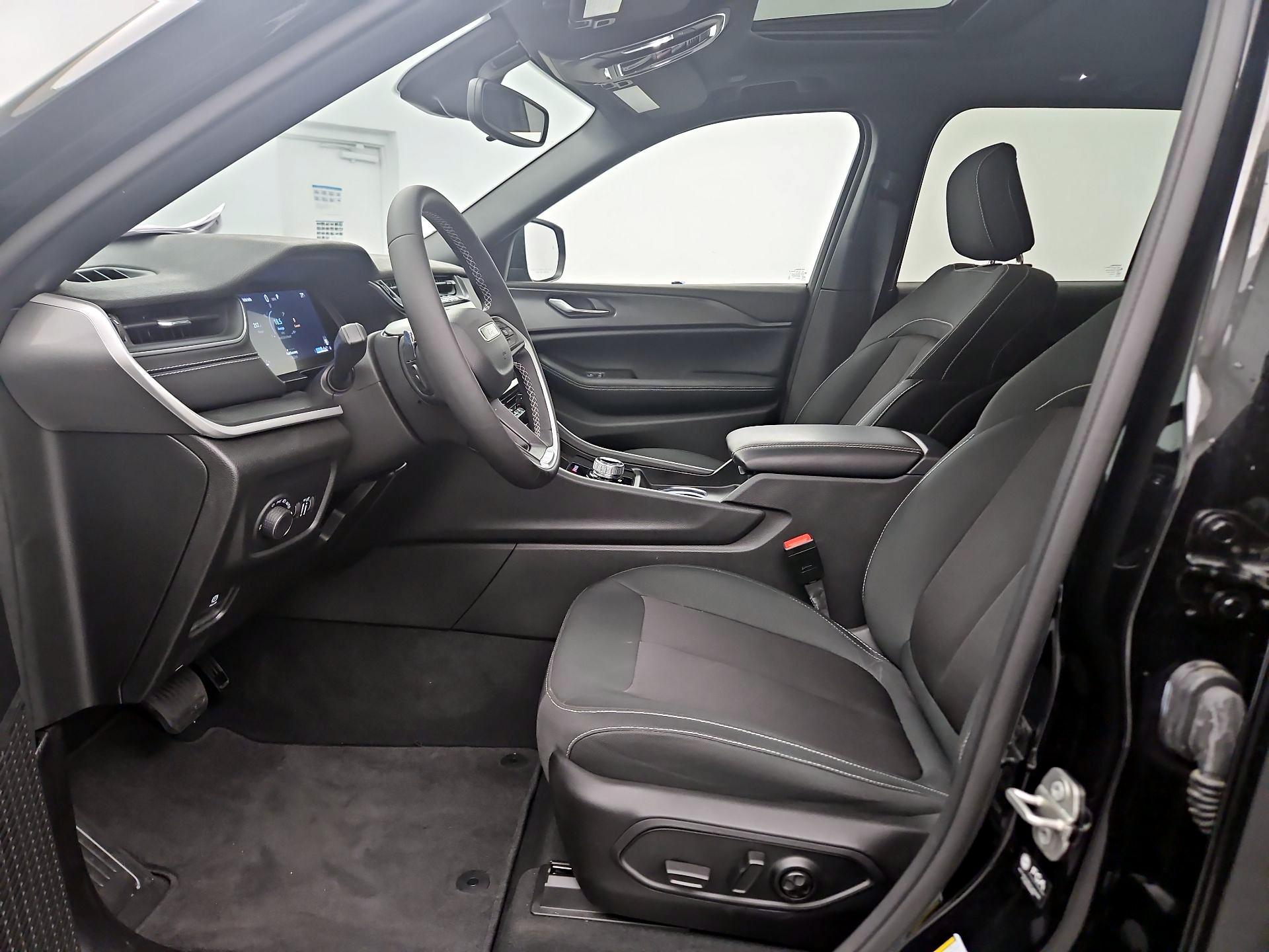 Thumbnail: 2024 Jeep Grand Cherokee - 11