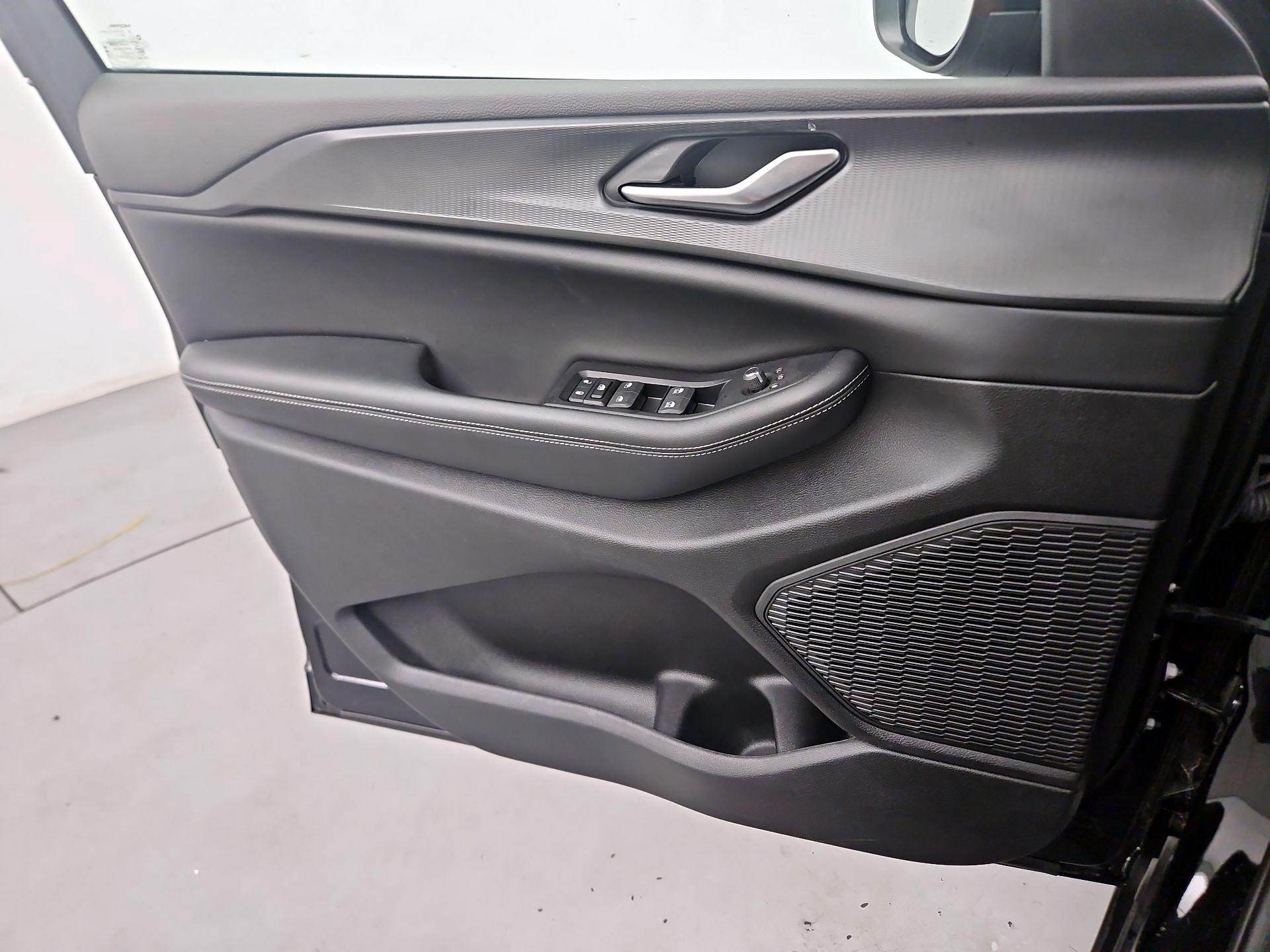 Thumbnail: 2024 Jeep Grand Cherokee - 12