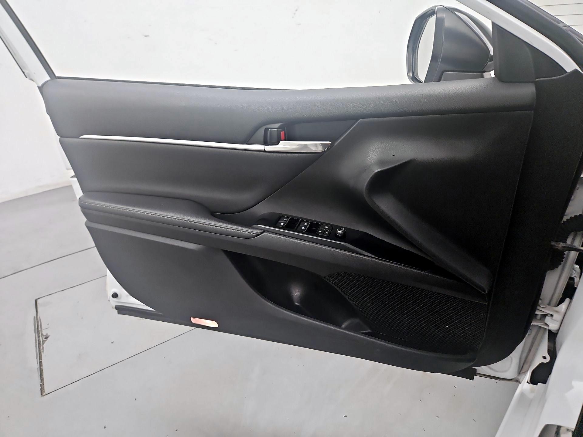 Thumbnail: 2020 Toyota Camry - 12