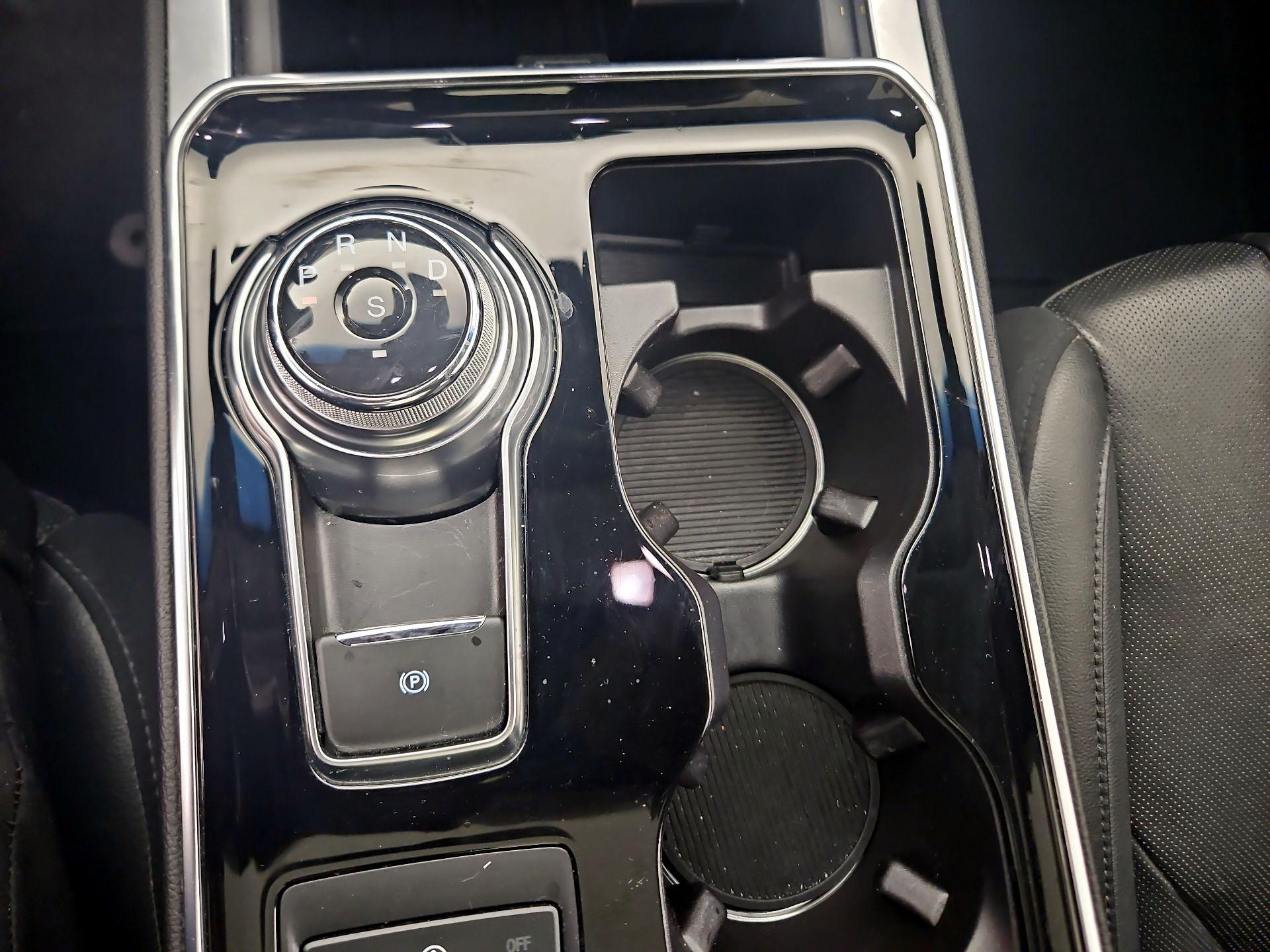 Thumbnail: 2019 Ford Edge - 17