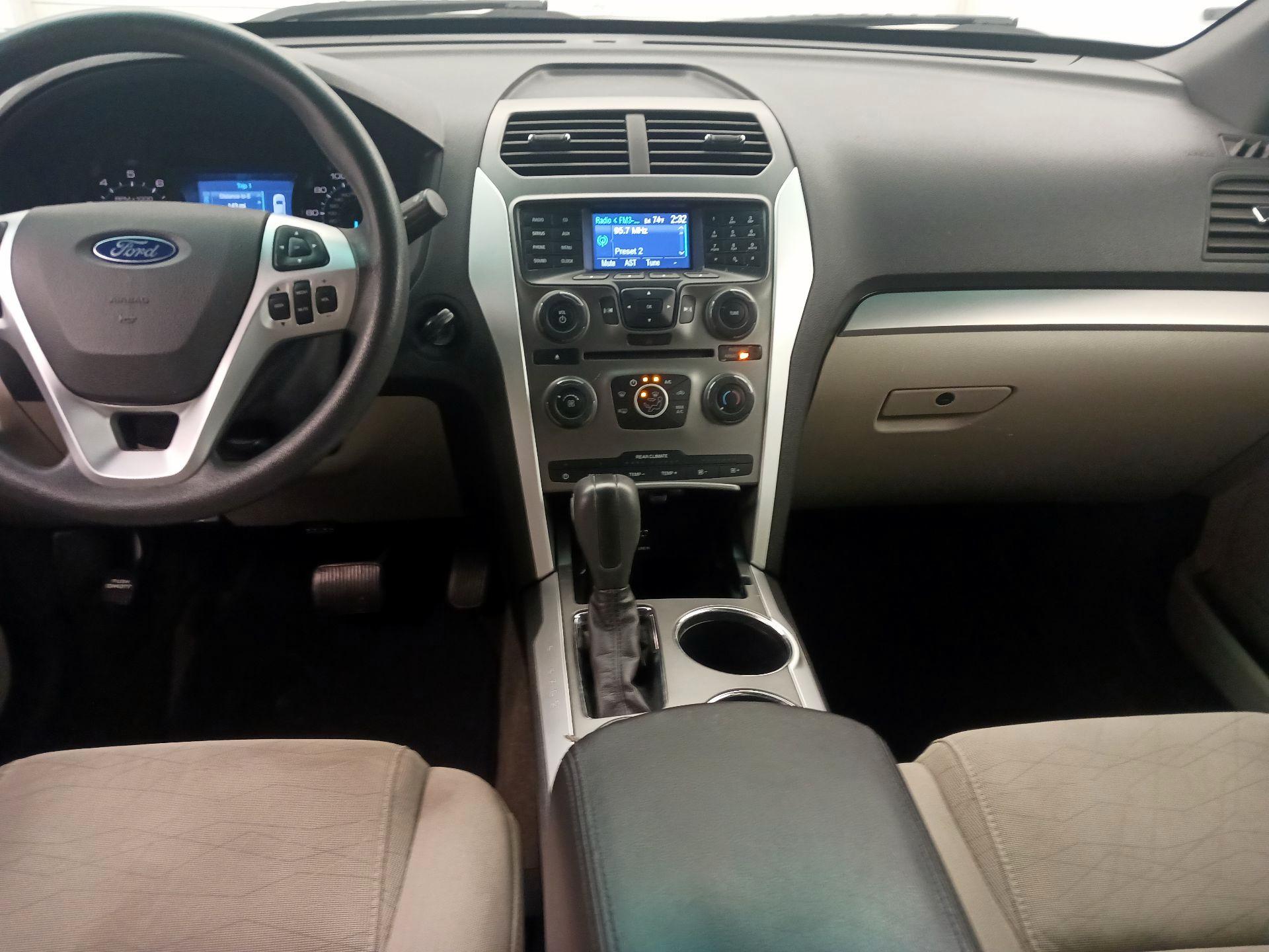 Thumbnail: 2013 Ford Explorer - 9