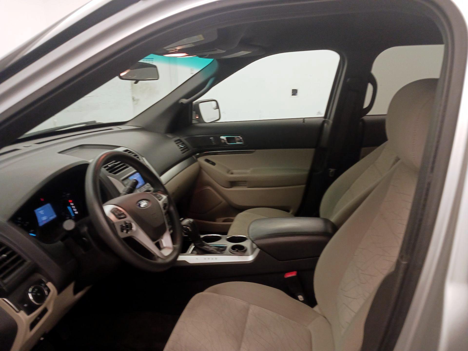Thumbnail: 2013 Ford Explorer - 11