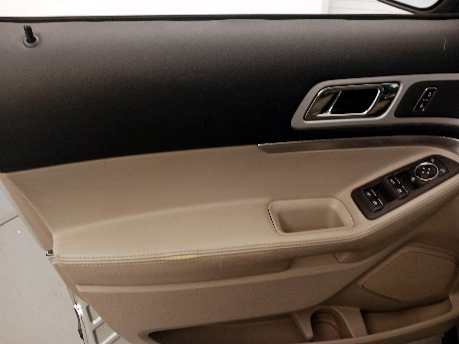 Thumbnail: 2013 Ford Explorer - 12