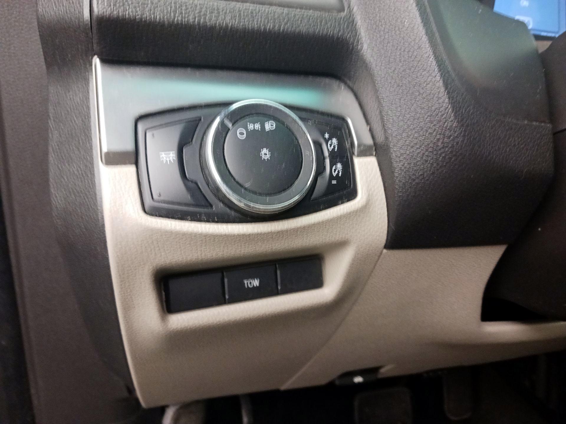 Thumbnail: 2013 Ford Explorer - 13