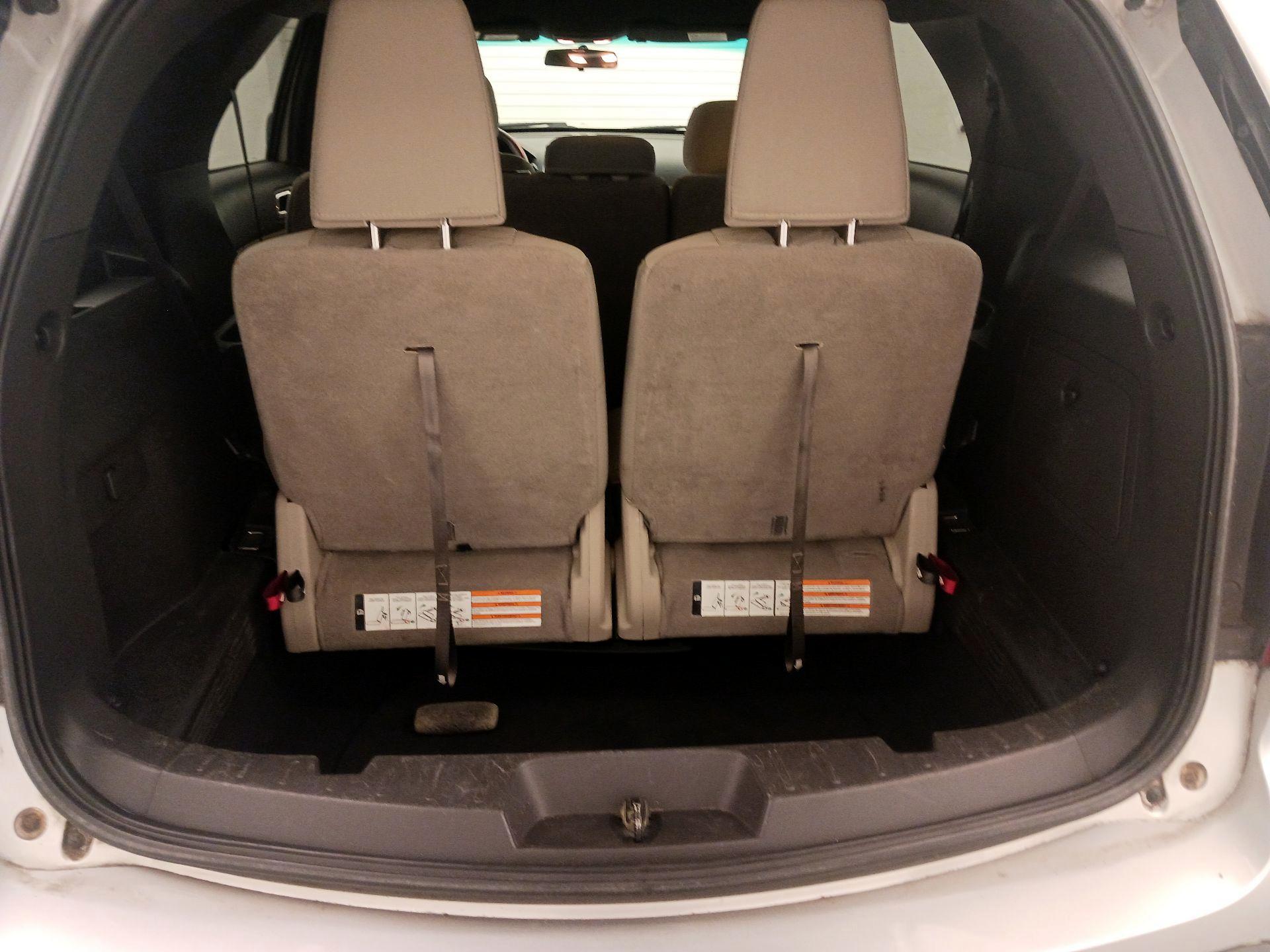 Thumbnail: 2013 Ford Explorer - 18
