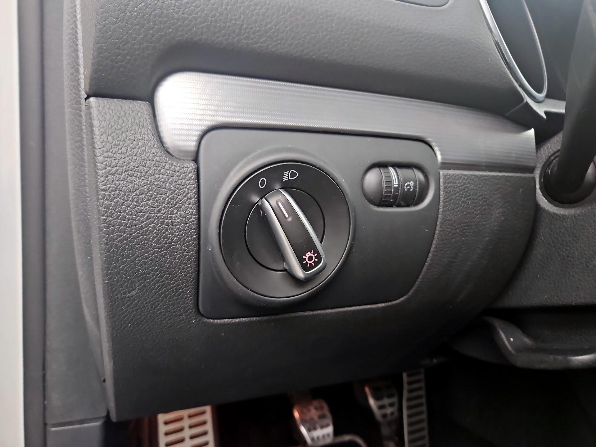 Thumbnail: 2013 Volkswagen Golf - 13