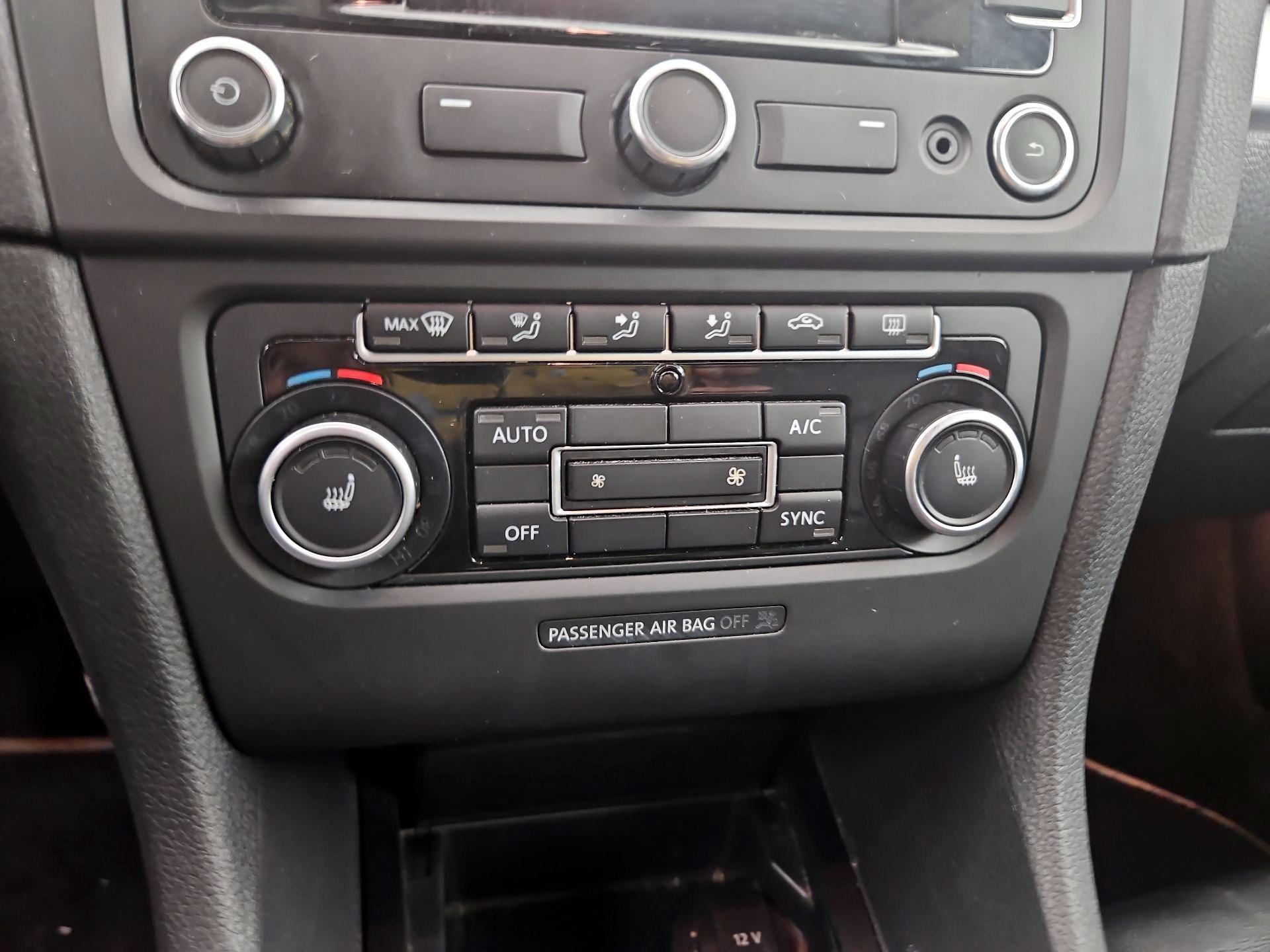 Thumbnail: 2013 Volkswagen Golf - 15