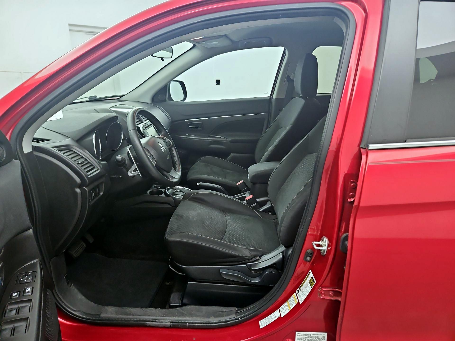 Thumbnail: 2015 Mitsubishi Outlander Sport - 11