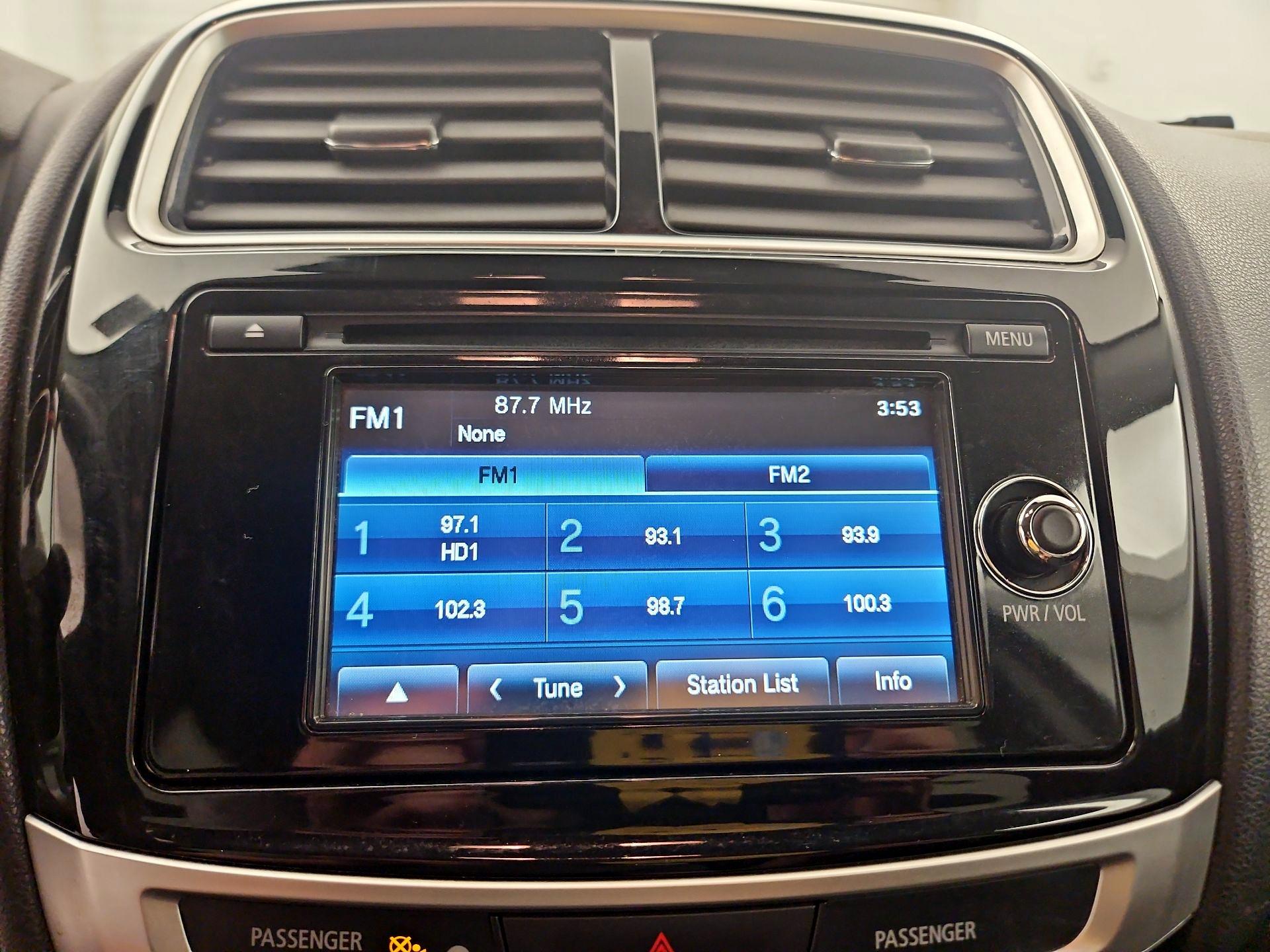 Thumbnail: 2015 Mitsubishi Outlander Sport - 15