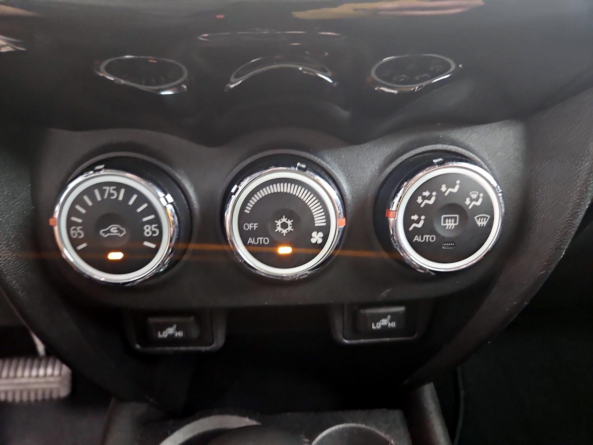 Thumbnail: 2015 Mitsubishi Outlander Sport - 16