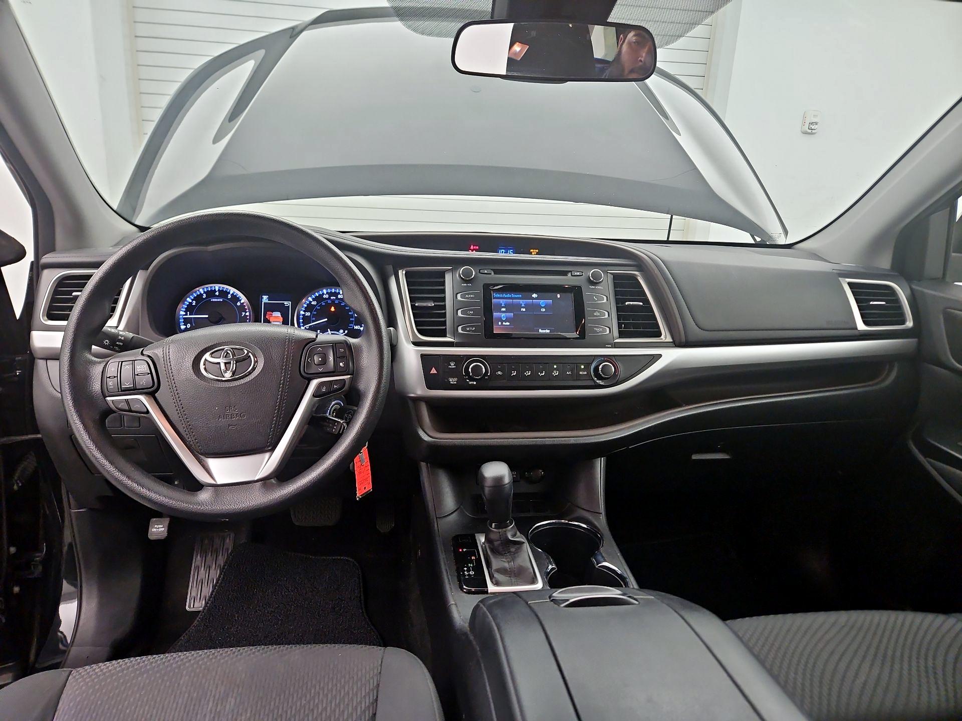 Thumbnail: 2017 Toyota Highlander - 9