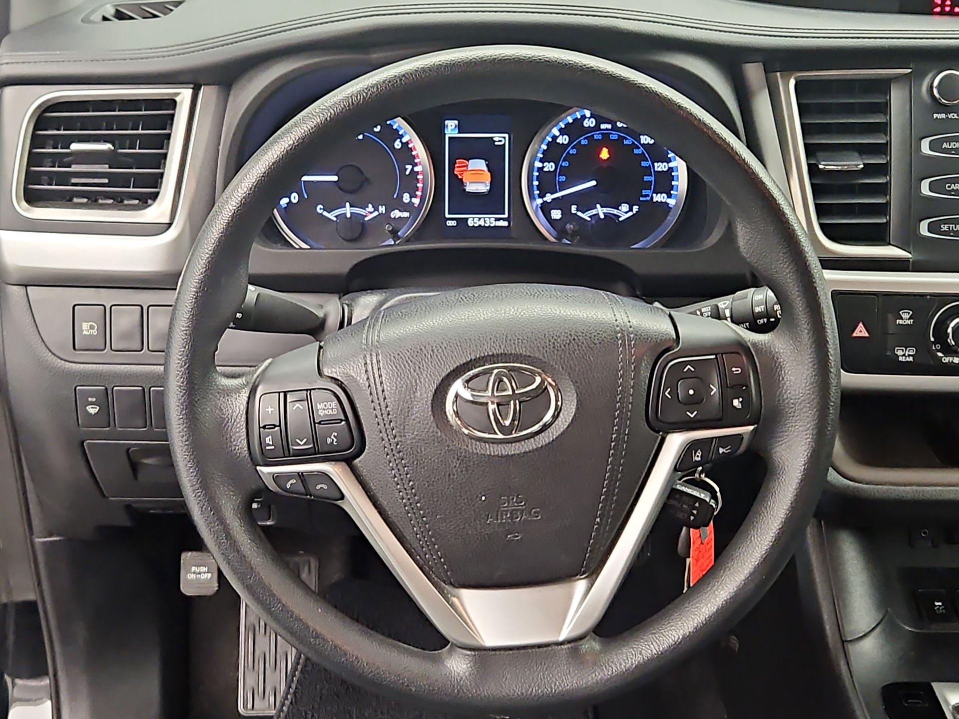 Thumbnail: 2017 Toyota Highlander - 10