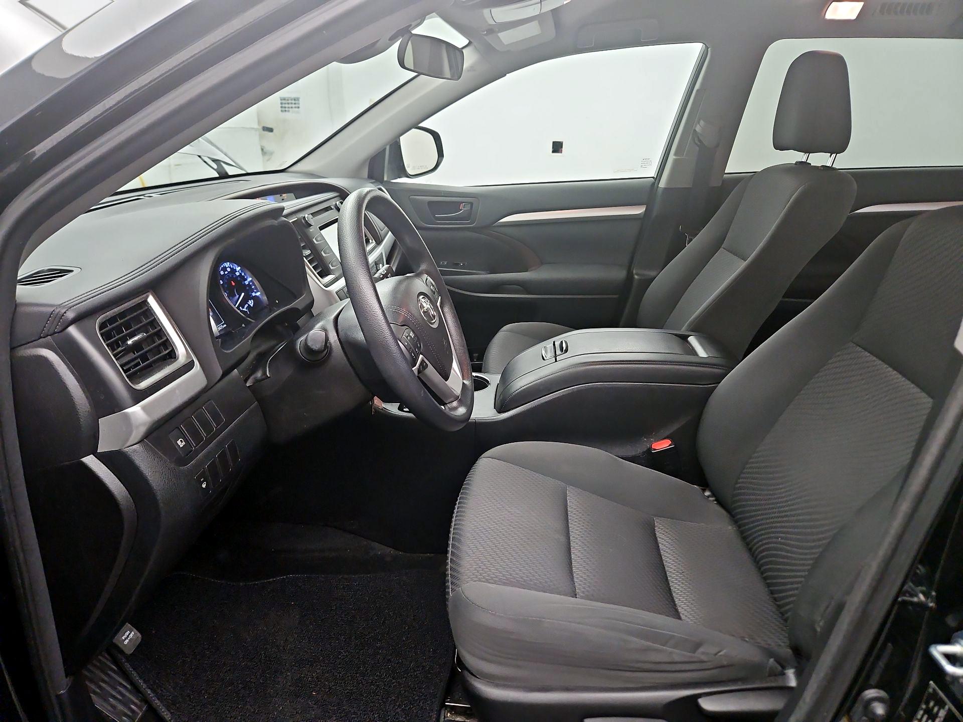 Thumbnail: 2017 Toyota Highlander - 11