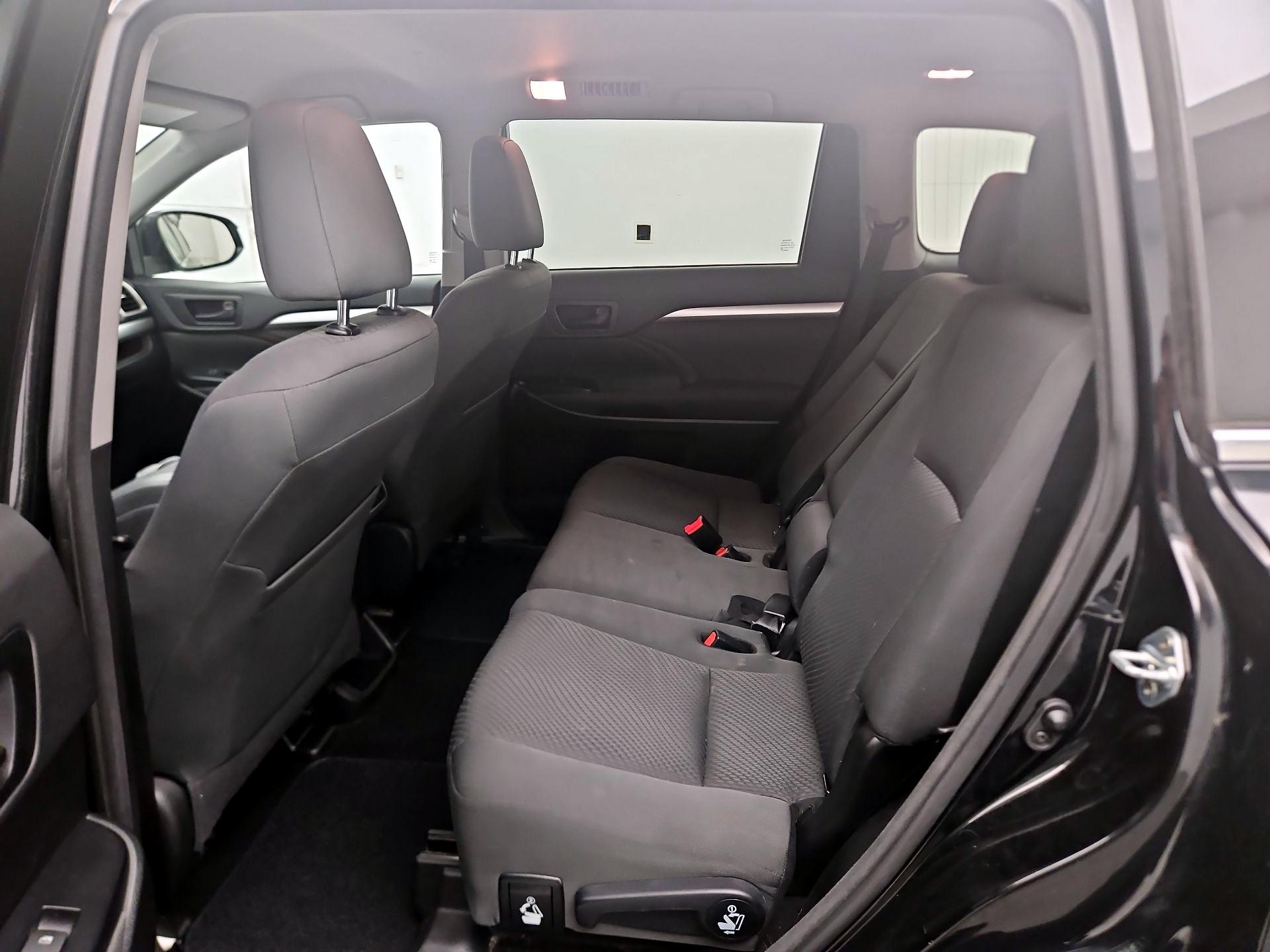 Thumbnail: 2017 Toyota Highlander - 19