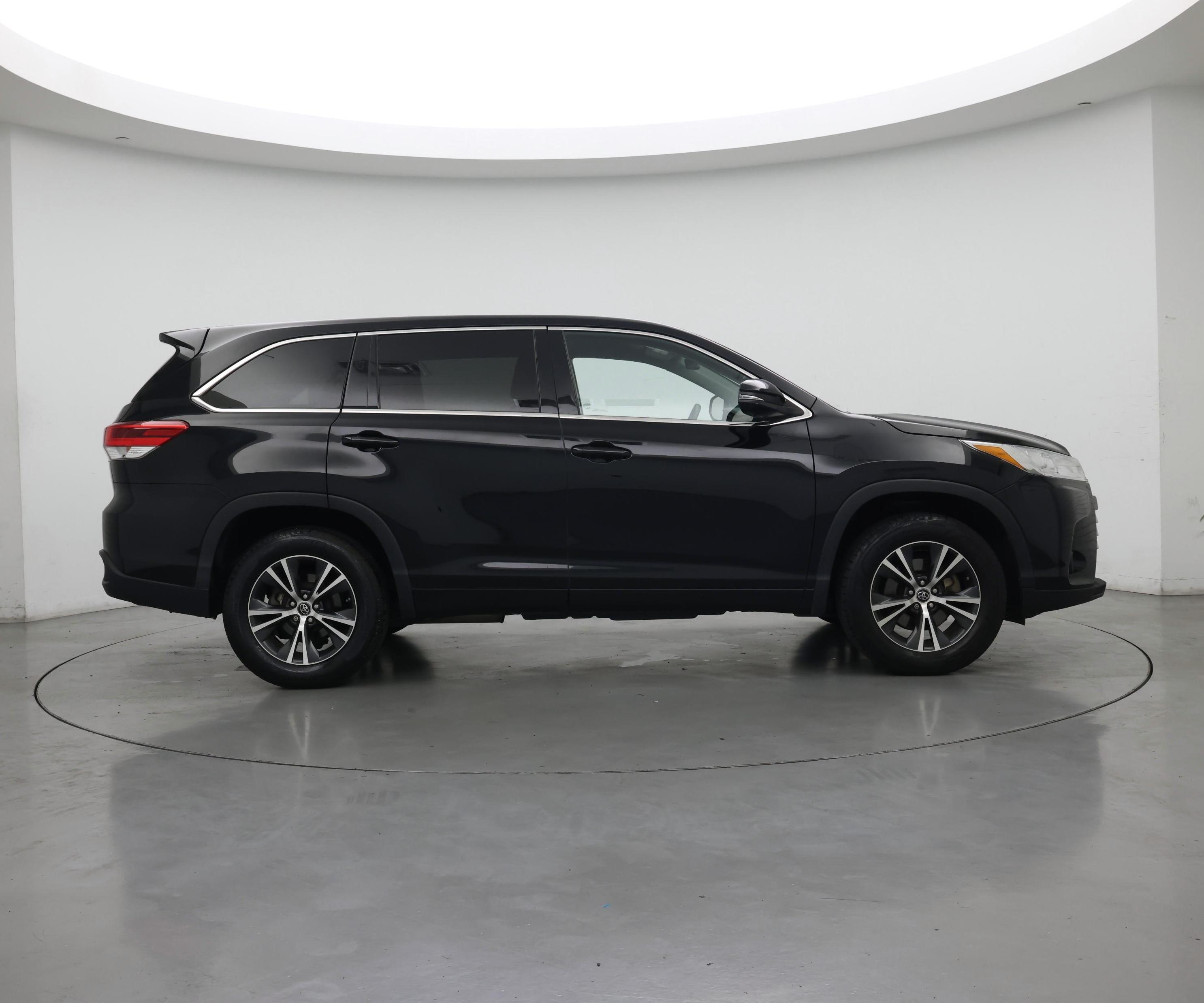 Thumbnail: 2017 Toyota Highlander - 7