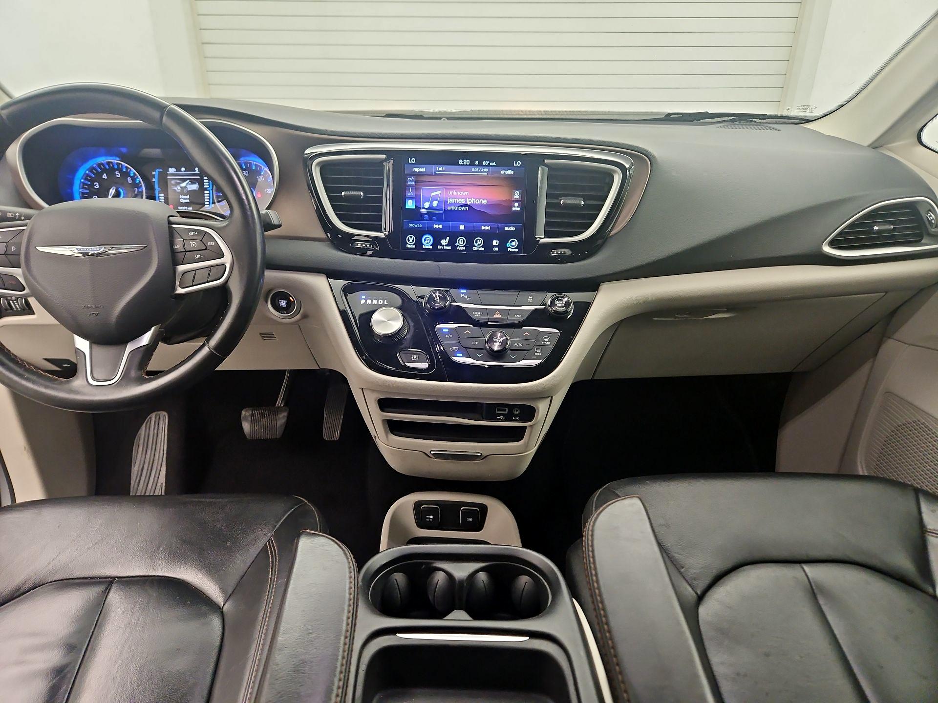 Thumbnail: 2017 Chrysler Pacifica - 9