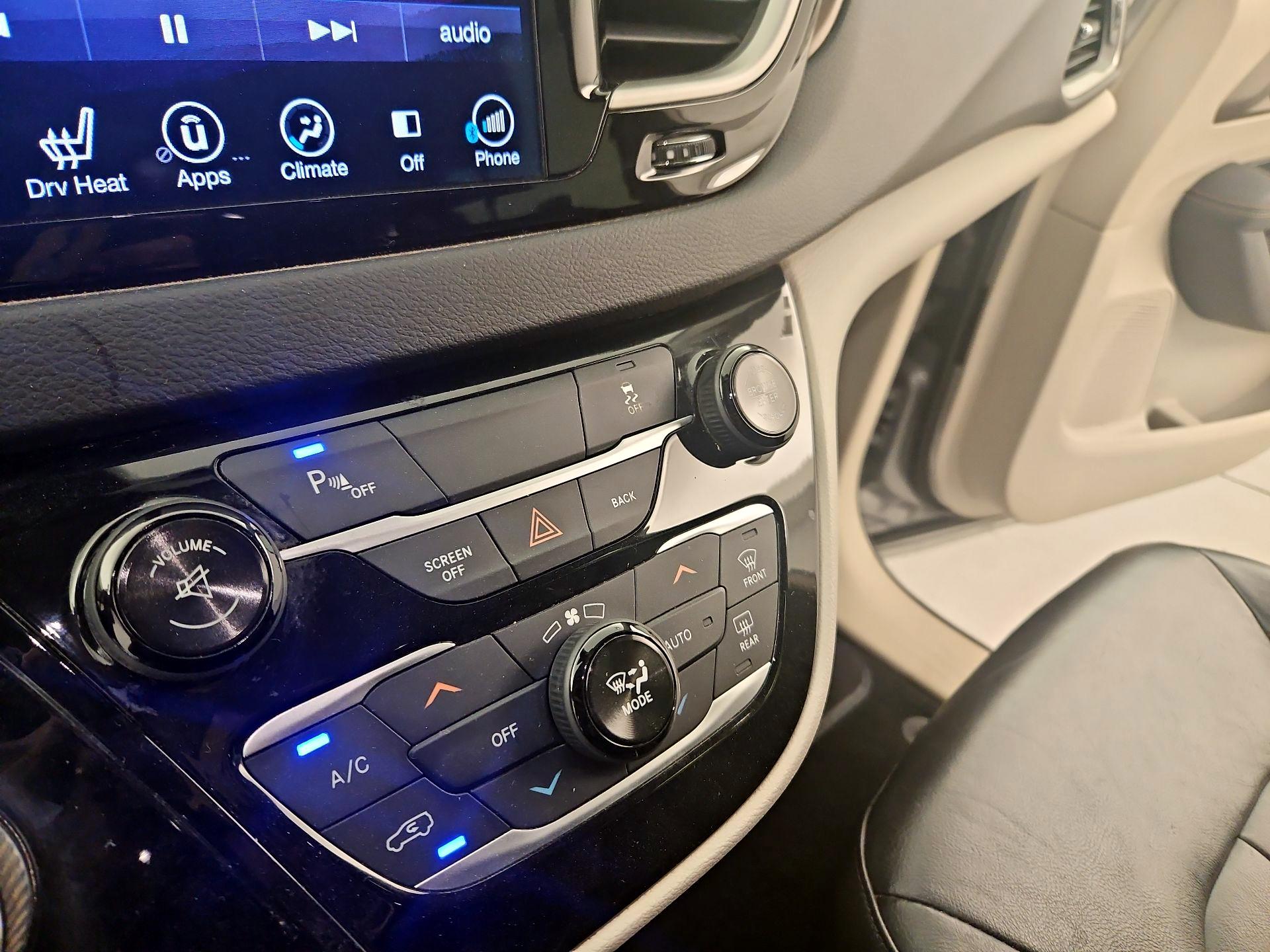 Thumbnail: 2017 Chrysler Pacifica - 14