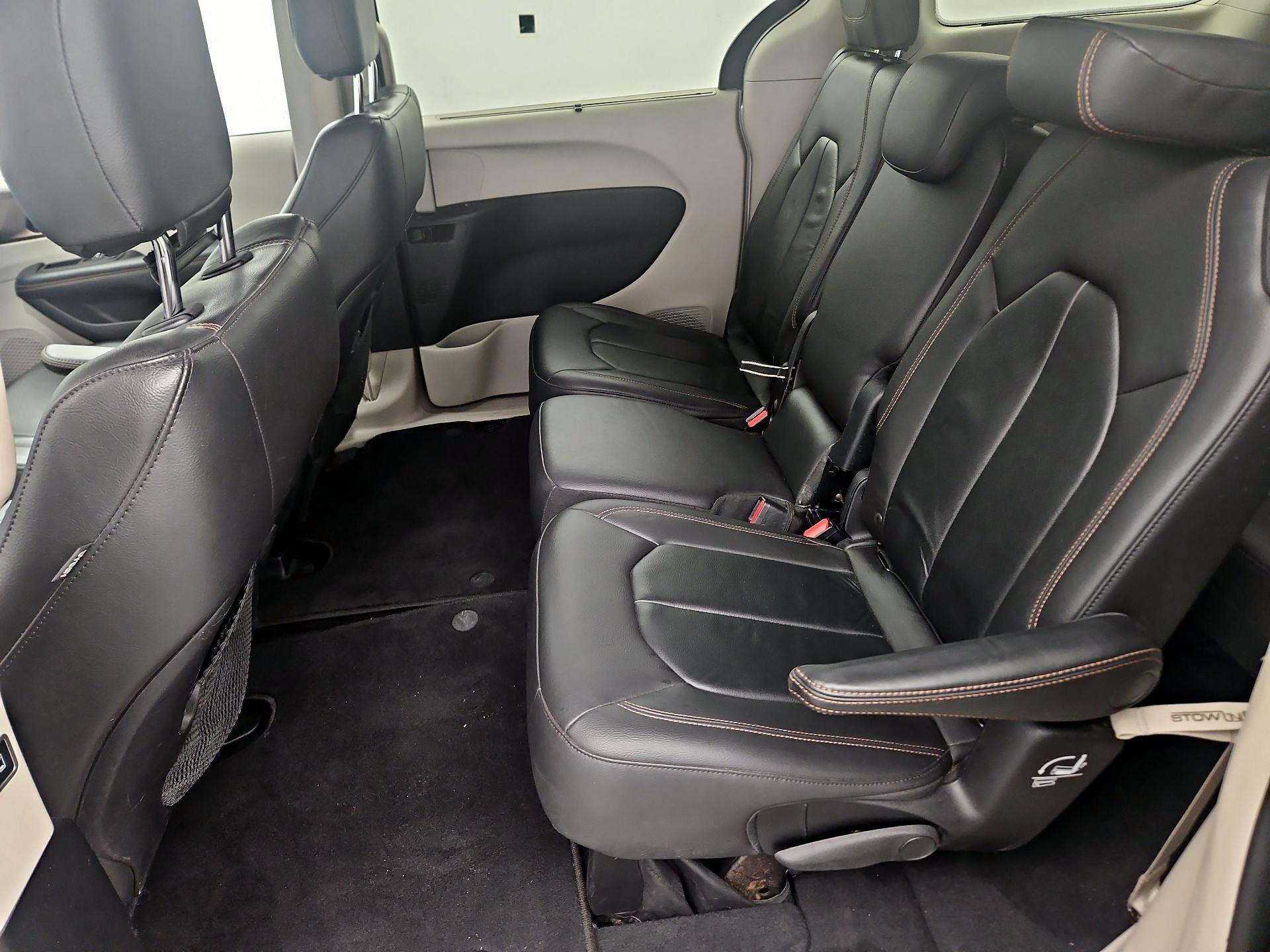 Thumbnail: 2017 Chrysler Pacifica - 16