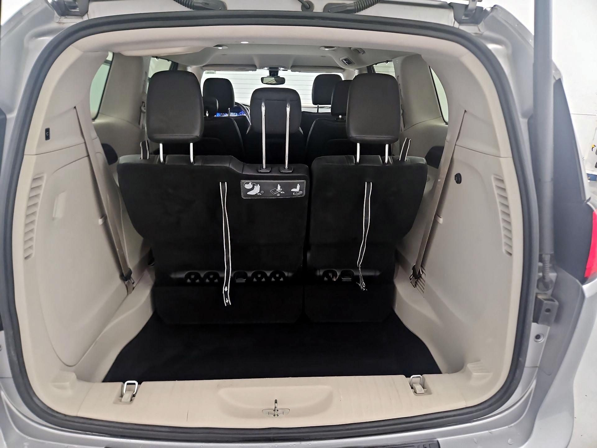 Thumbnail: 2017 Chrysler Pacifica - 17