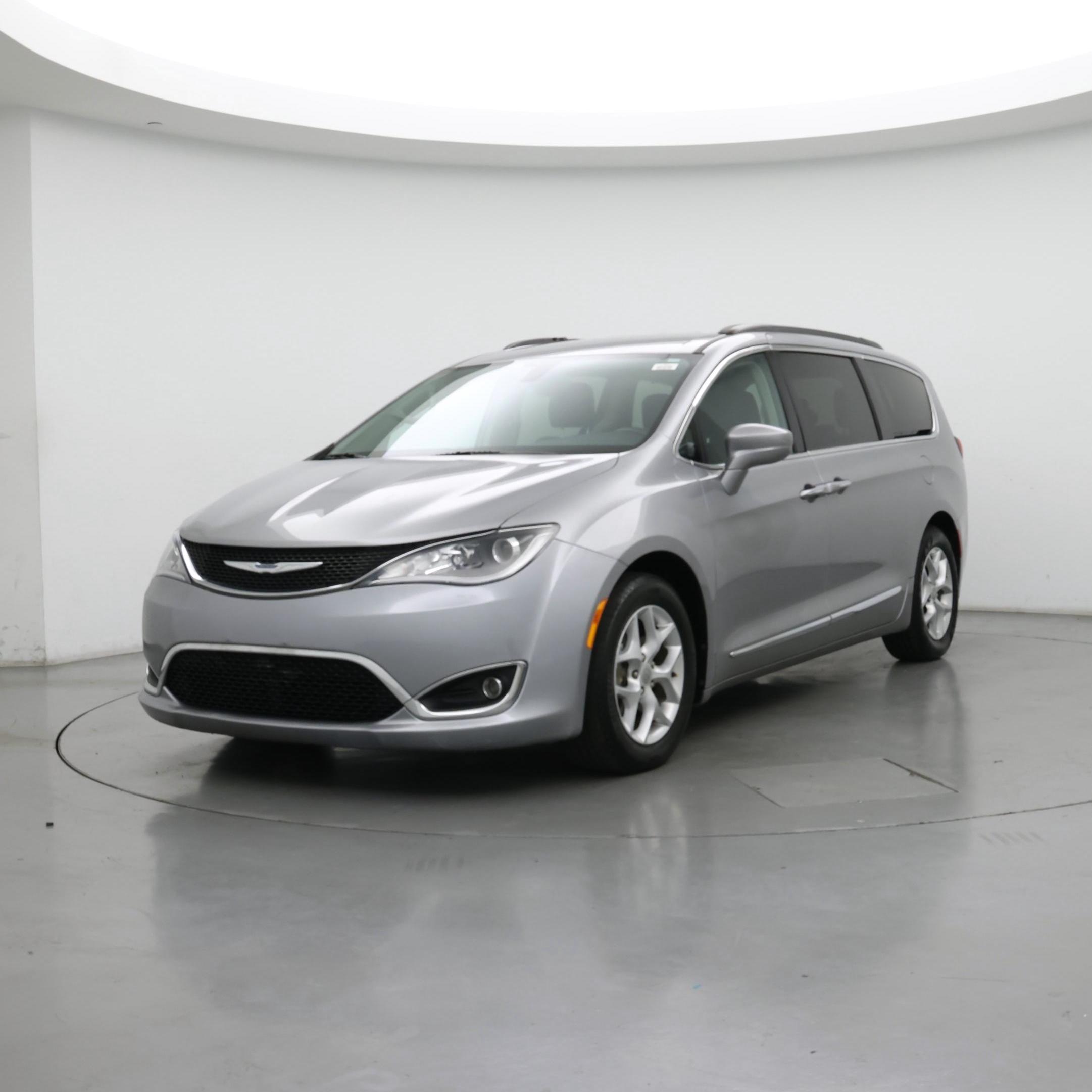 Thumbnail: 2017 Chrysler Pacifica - 4