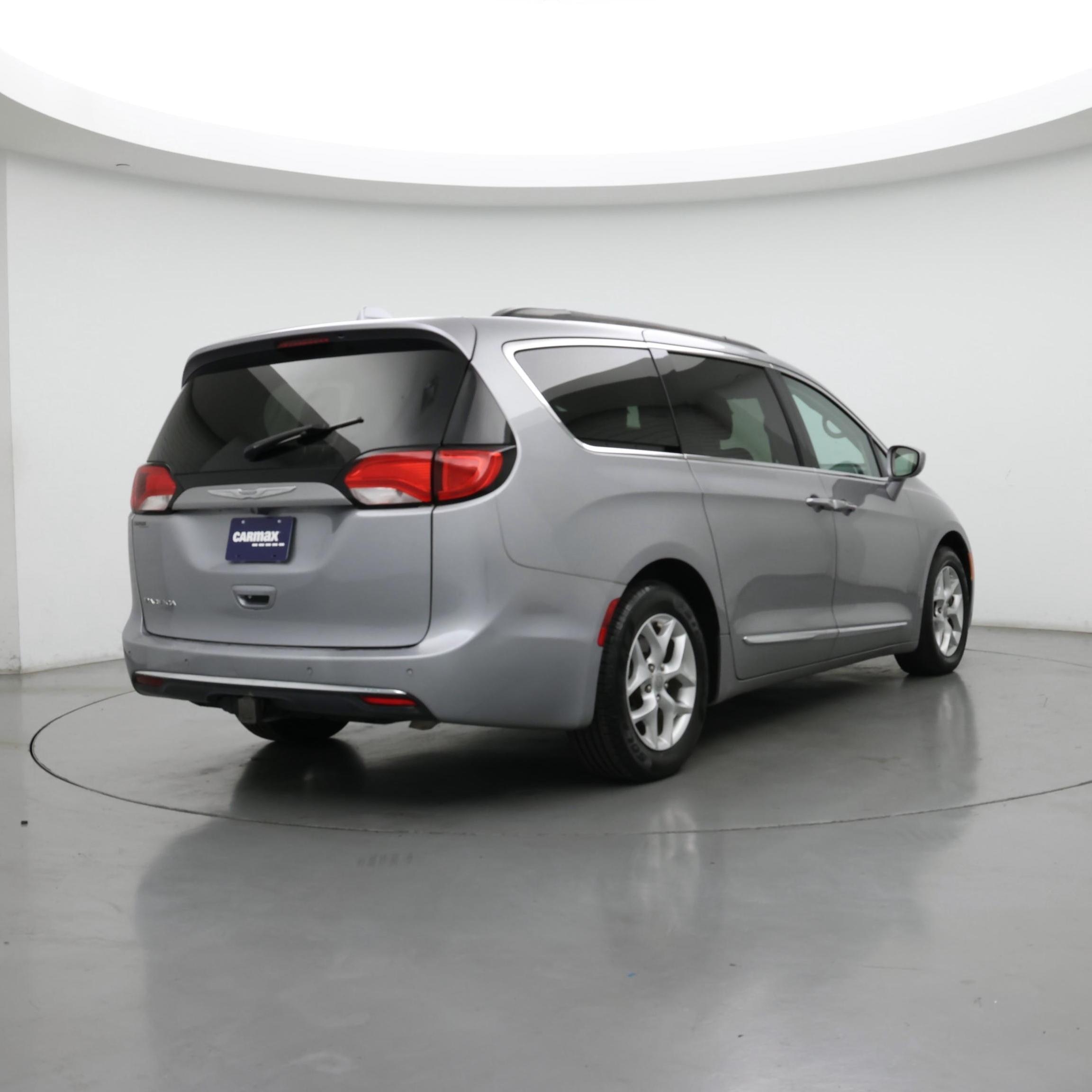 Thumbnail: 2017 Chrysler Pacifica - 8