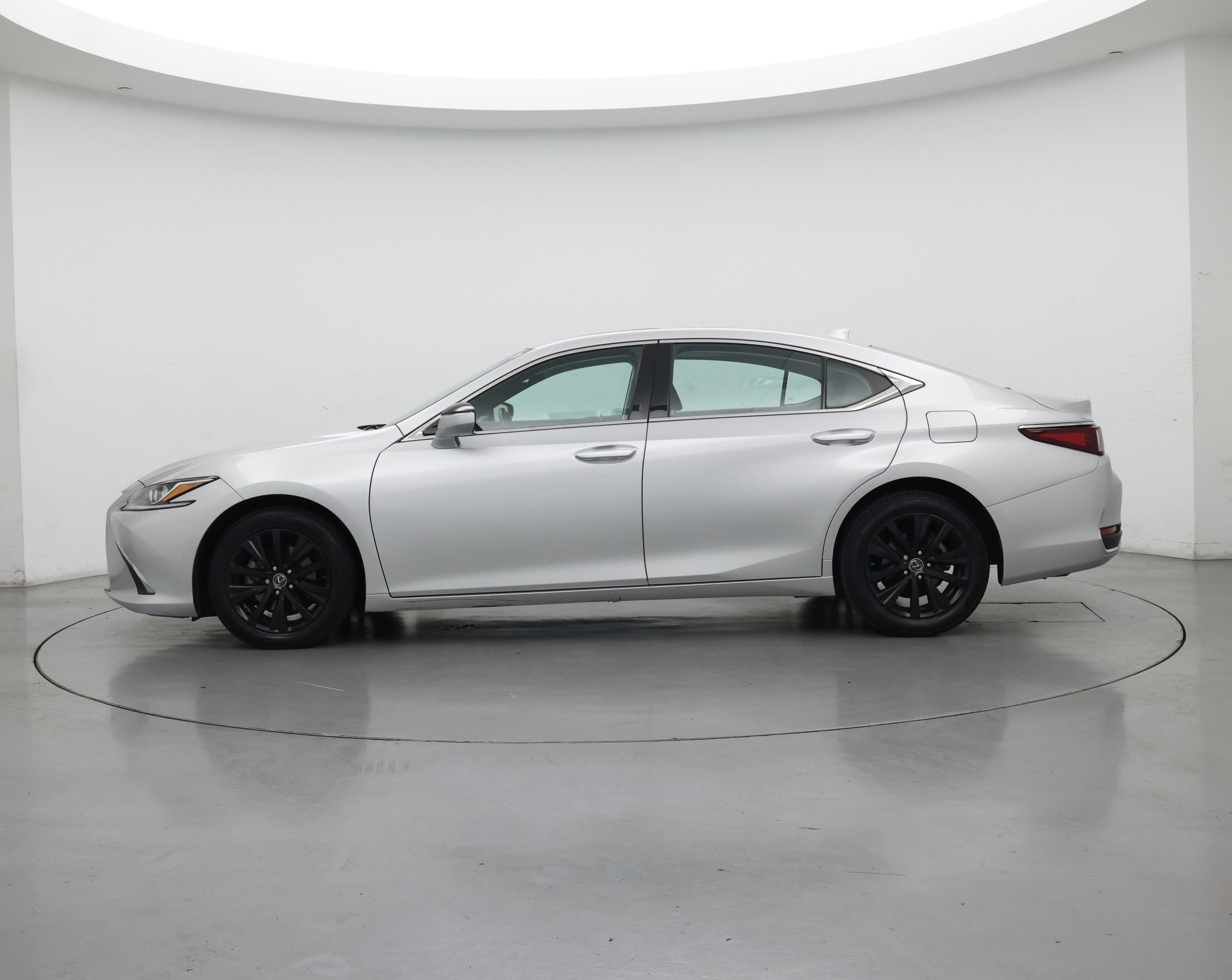 Thumbnail: 2021 Lexus ES - 3