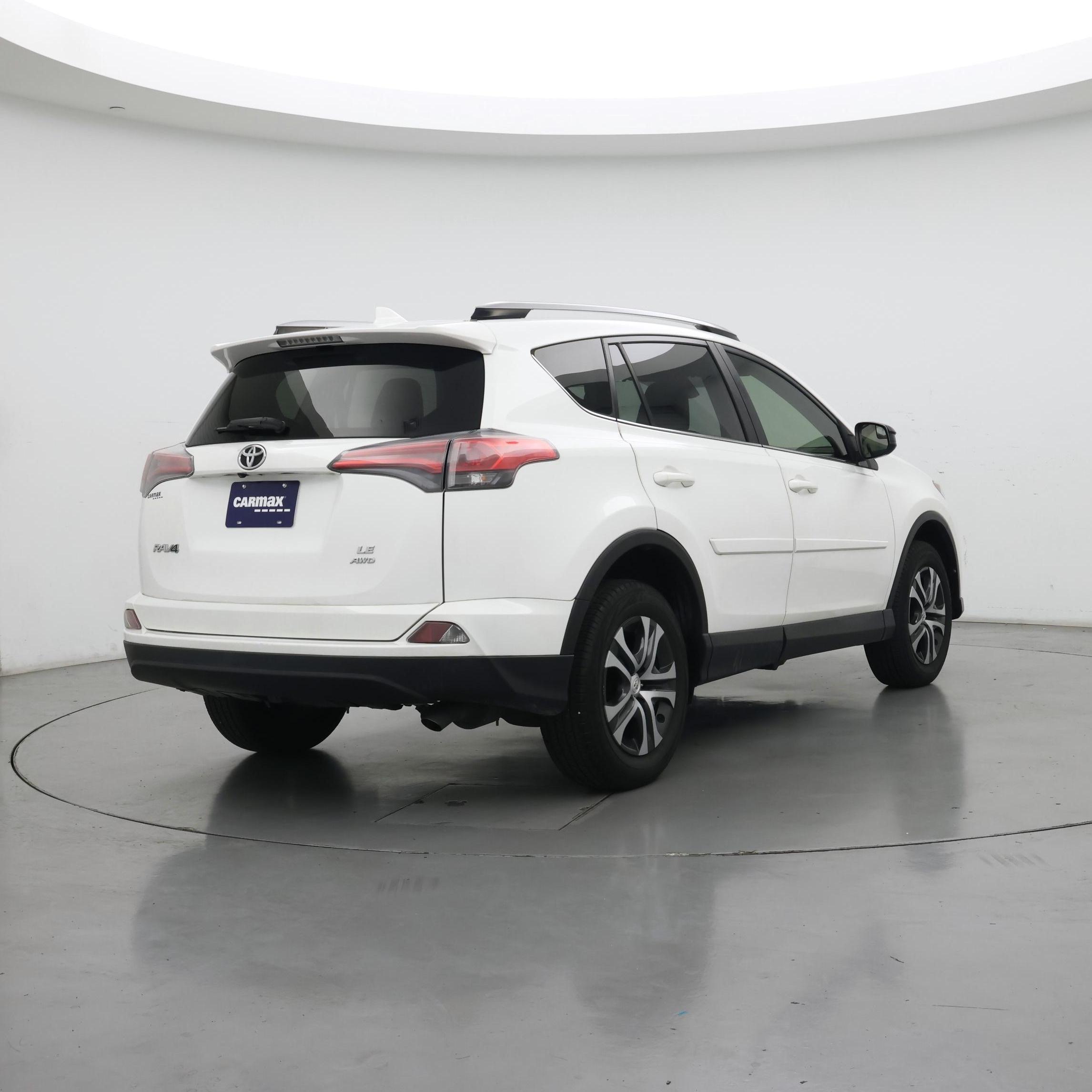 Thumbnail: 2017 Toyota RAV4 - 8