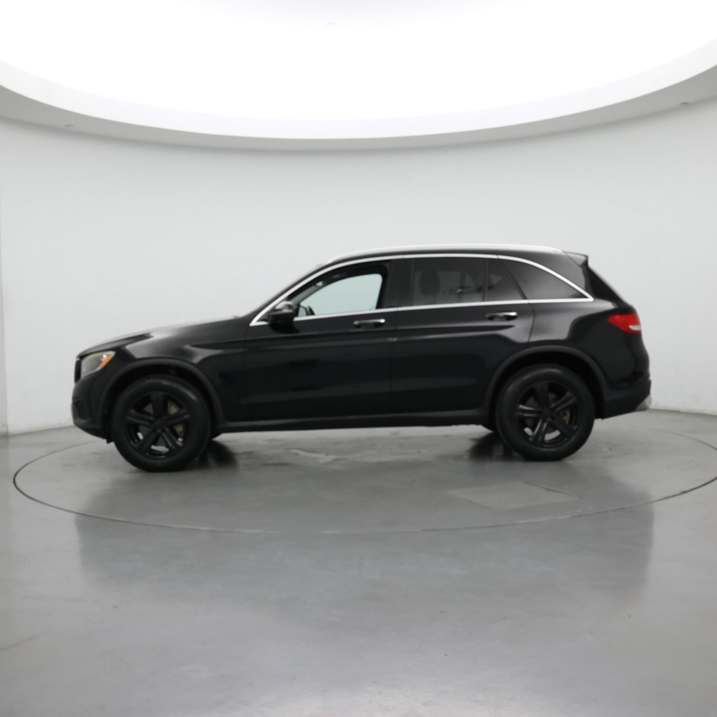 Thumbnail: 2016 Mercedes-Benz GLC - 3