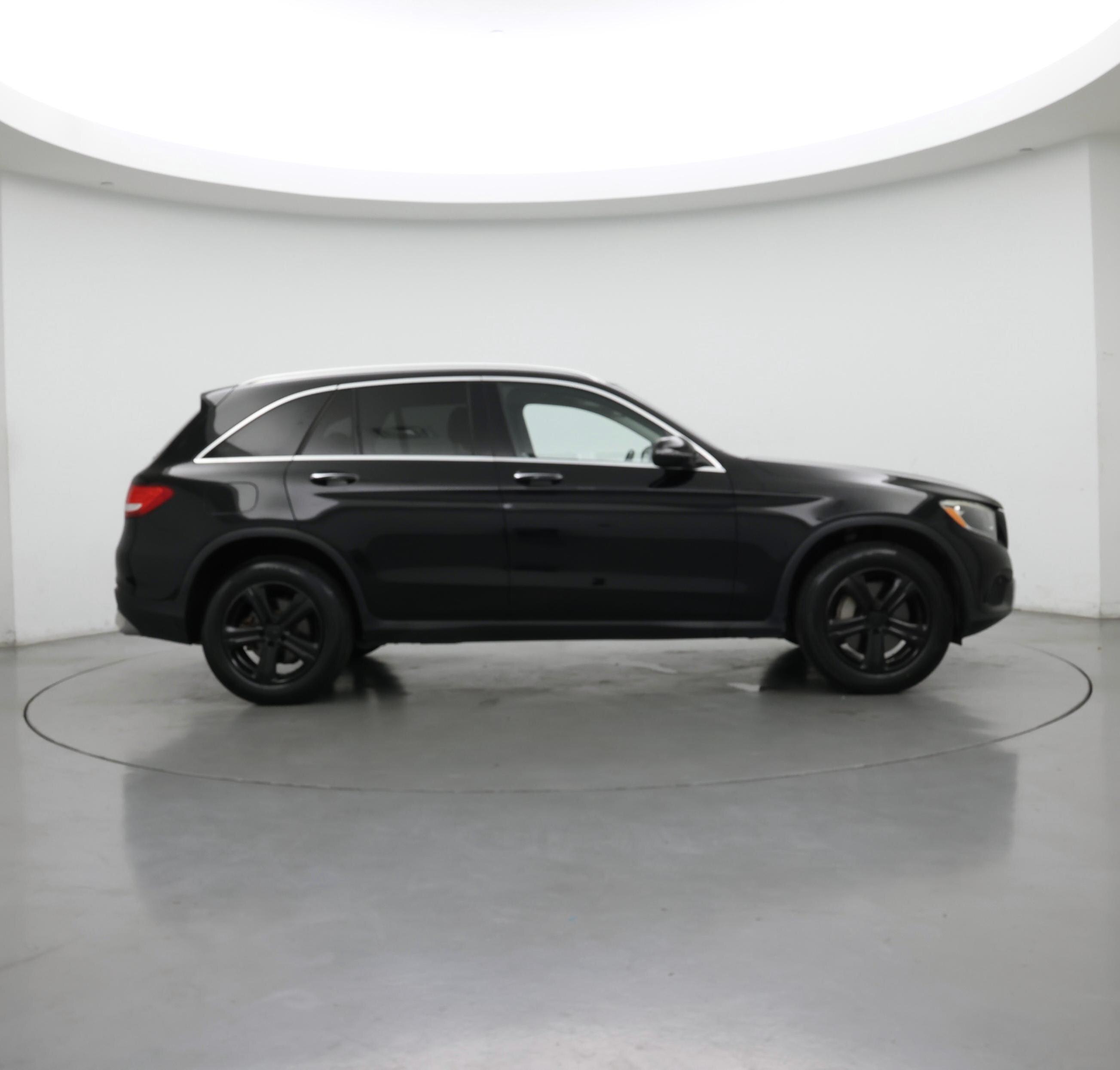 Thumbnail: 2016 Mercedes-Benz GLC - 7