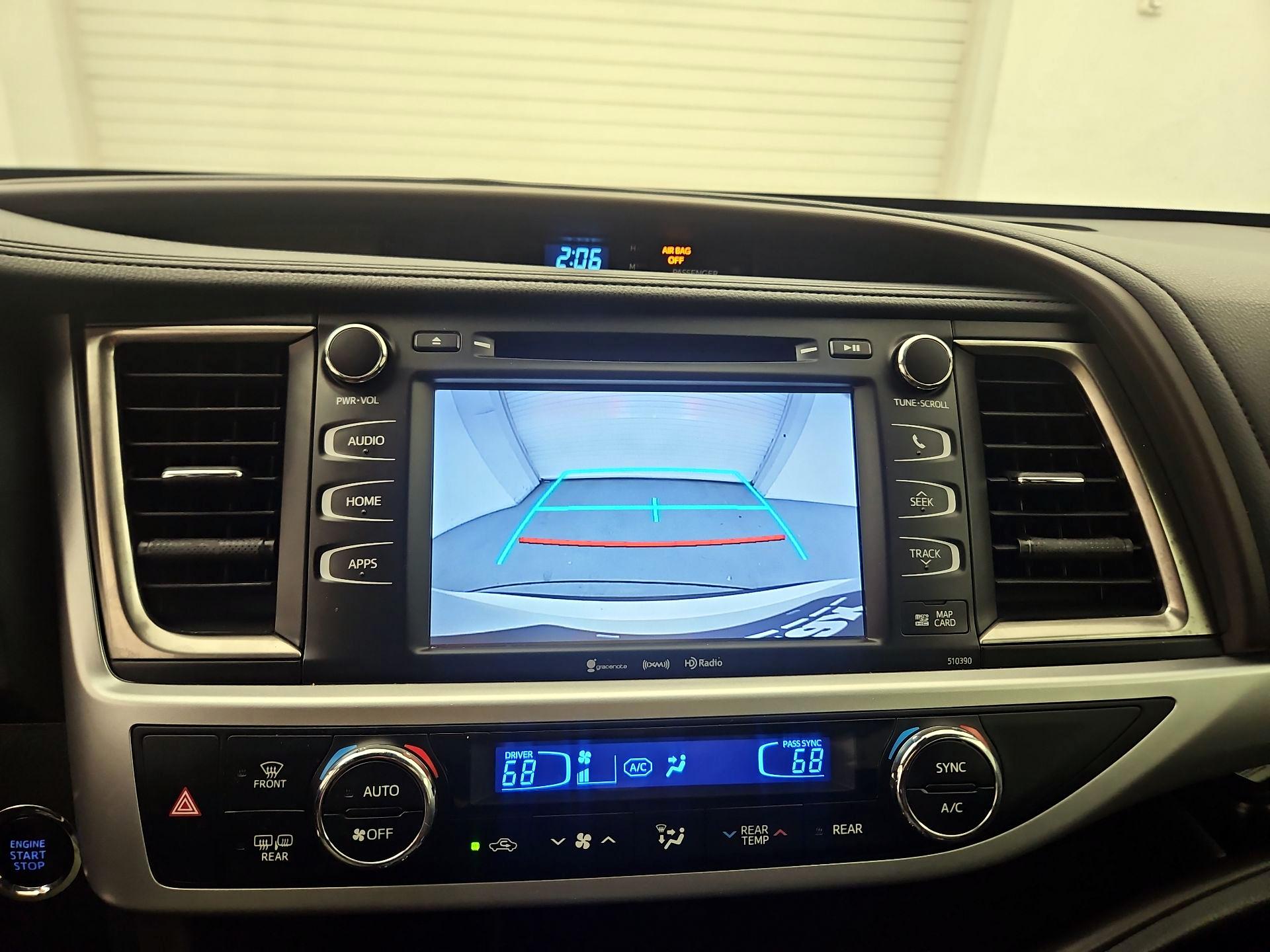 Thumbnail: 2019 Toyota Highlander - 14