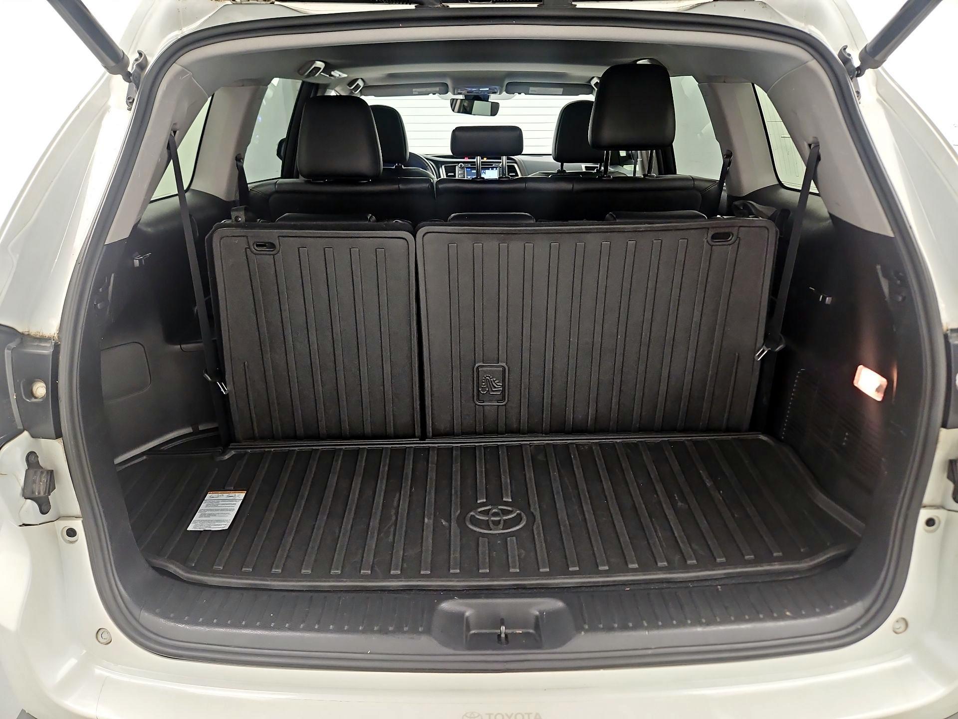 Thumbnail: 2019 Toyota Highlander - 18