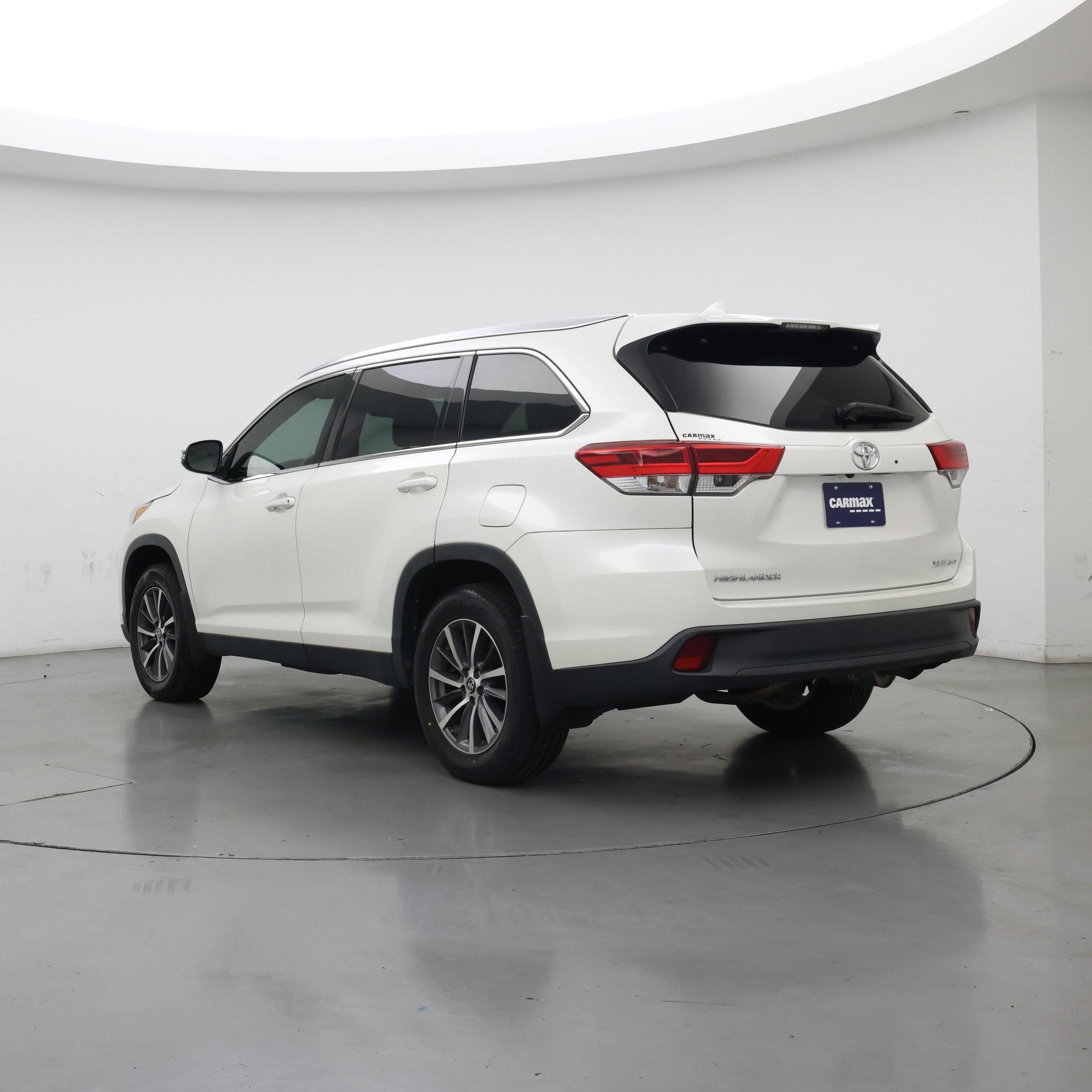 Thumbnail: 2019 Toyota Highlander - 2