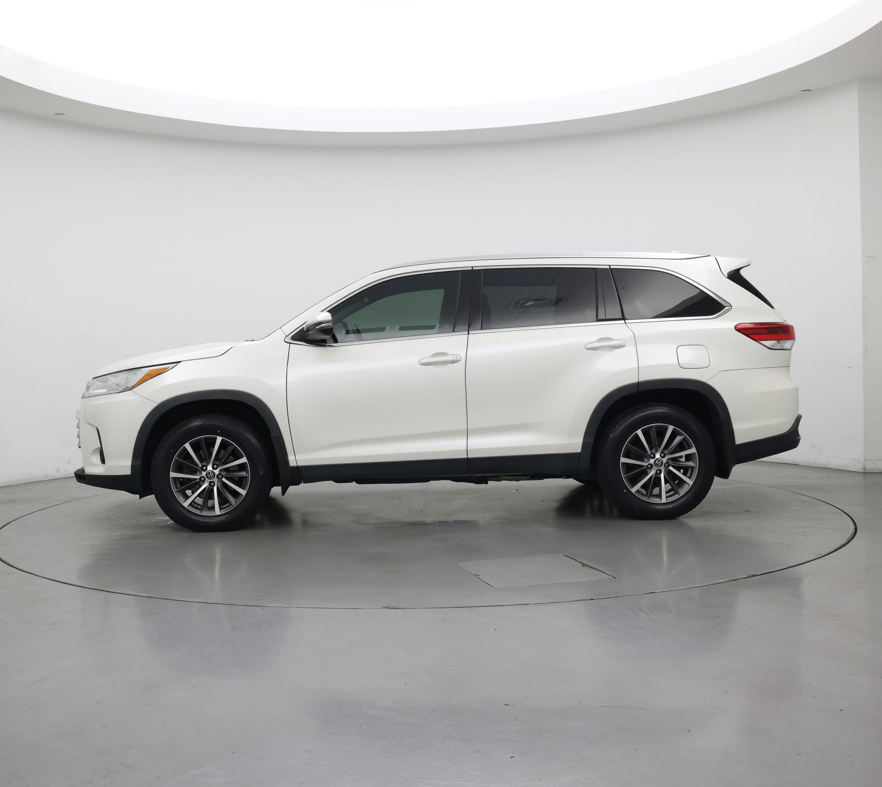 Thumbnail: 2019 Toyota Highlander - 3
