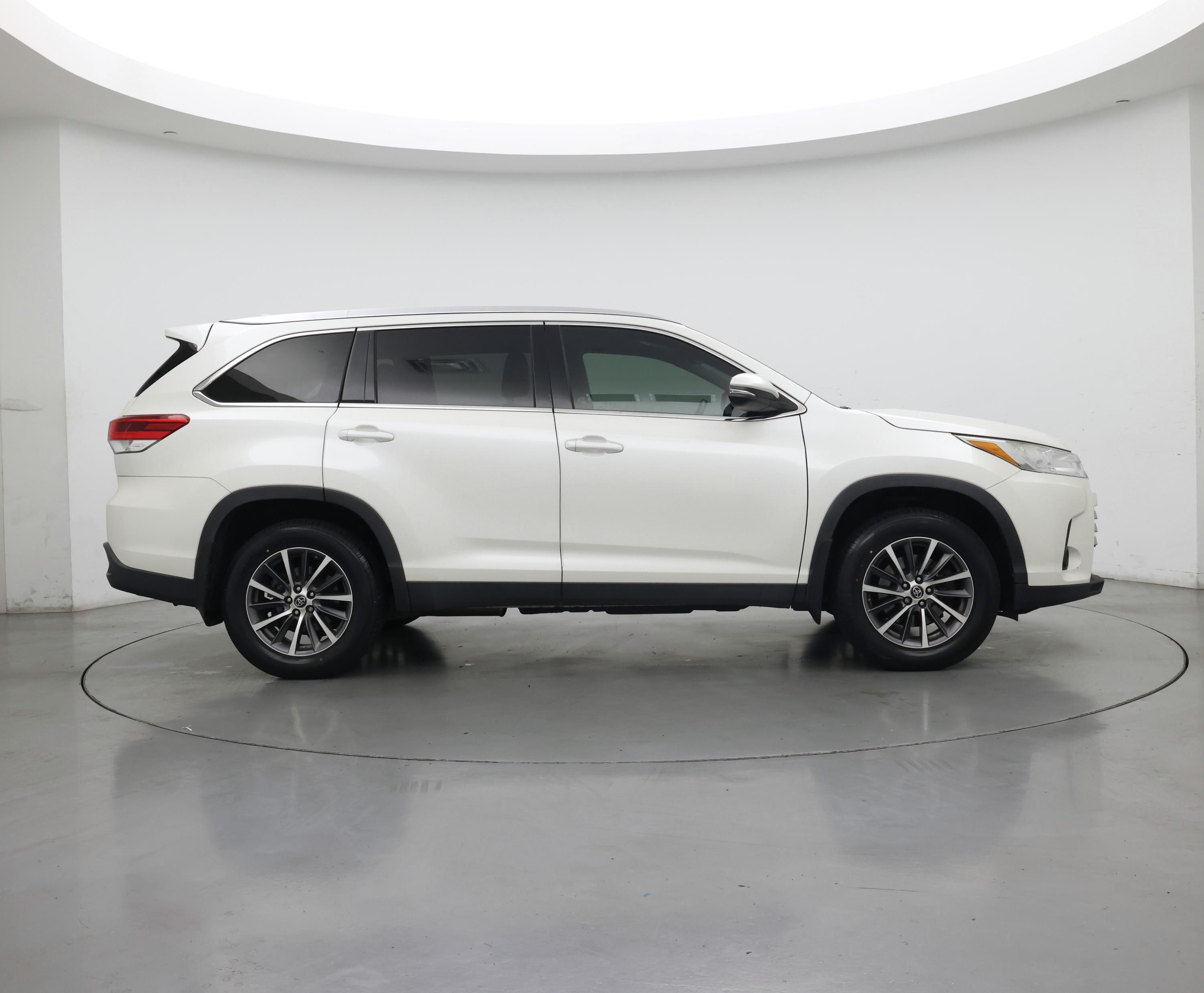 Thumbnail: 2019 Toyota Highlander - 7