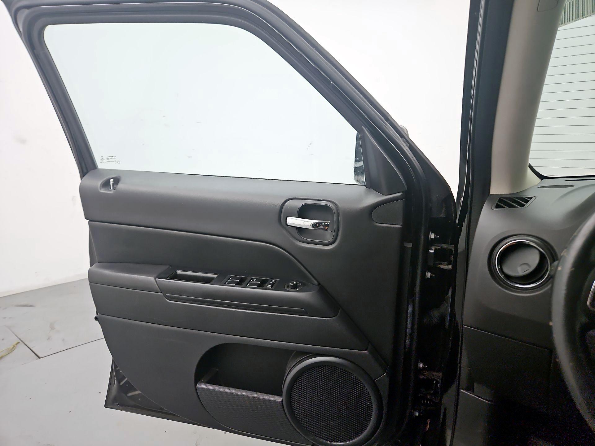 Thumbnail: 2016 Jeep Patriot - 12