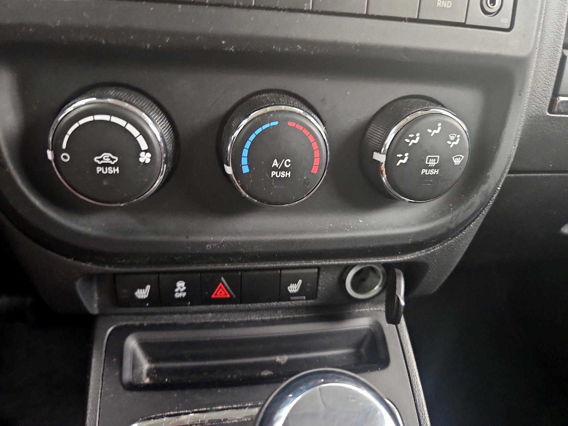 Thumbnail: 2016 Jeep Patriot - 14