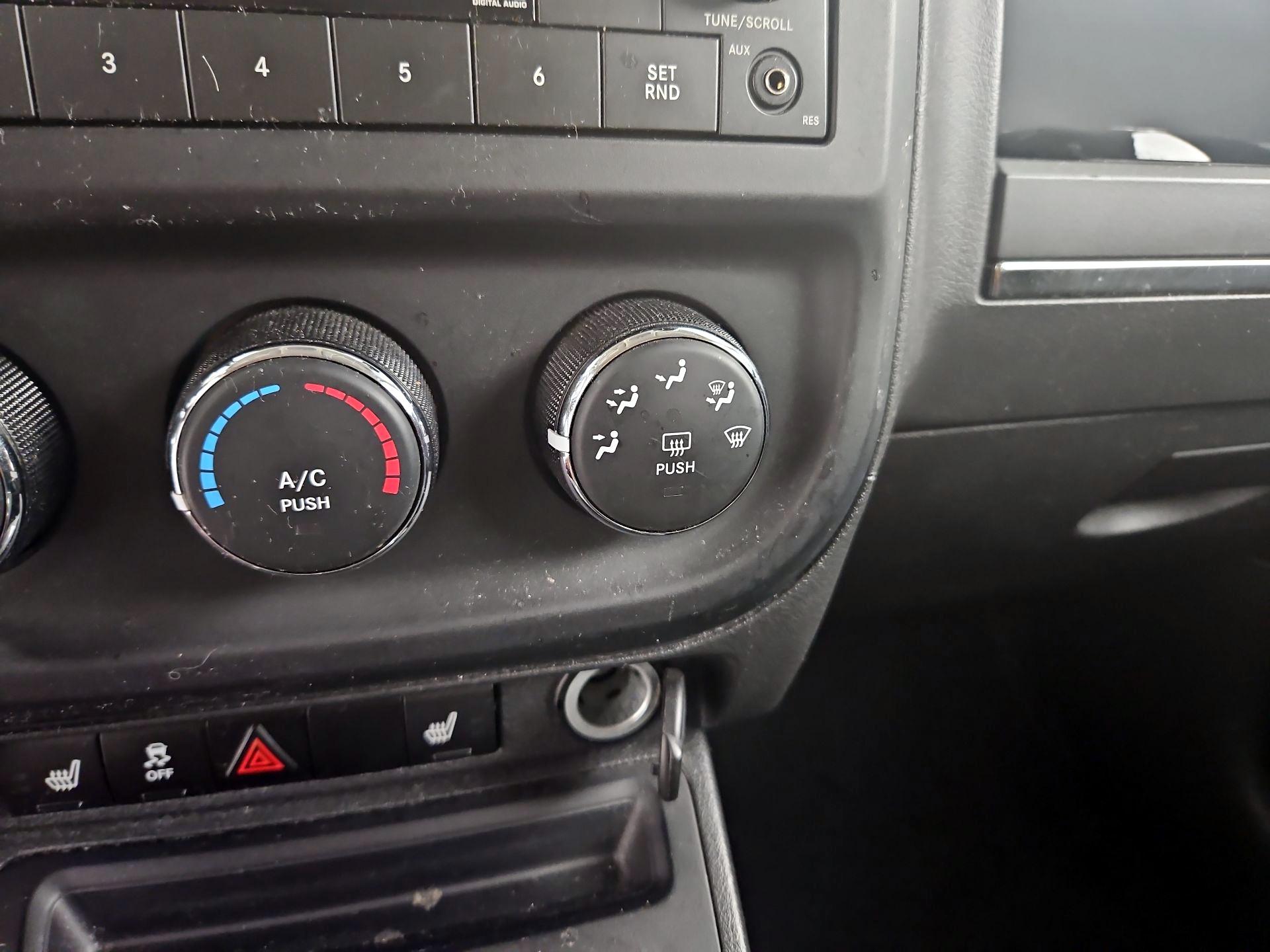 Thumbnail: 2016 Jeep Patriot - 16