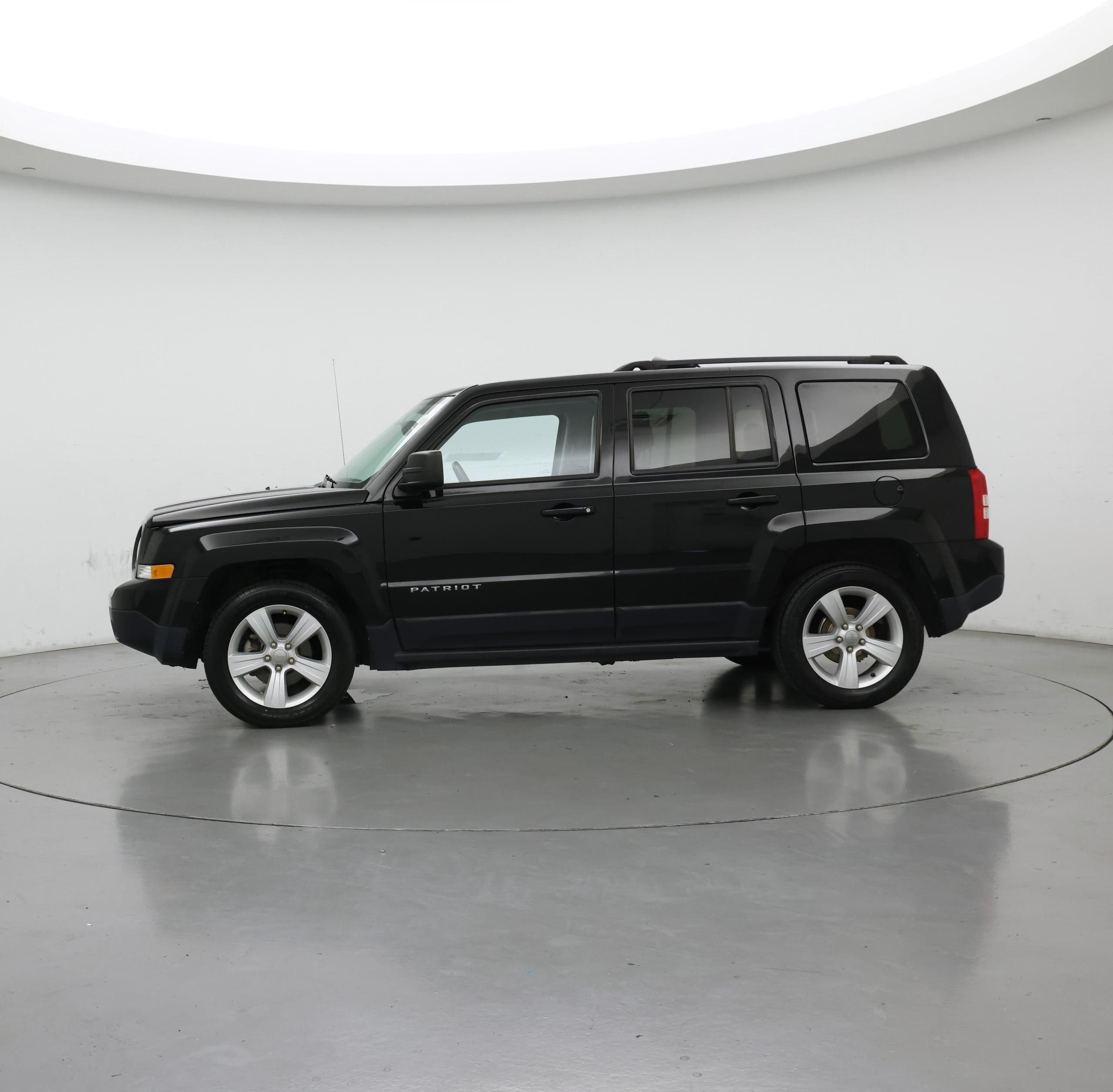 Thumbnail: 2016 Jeep Patriot - 3