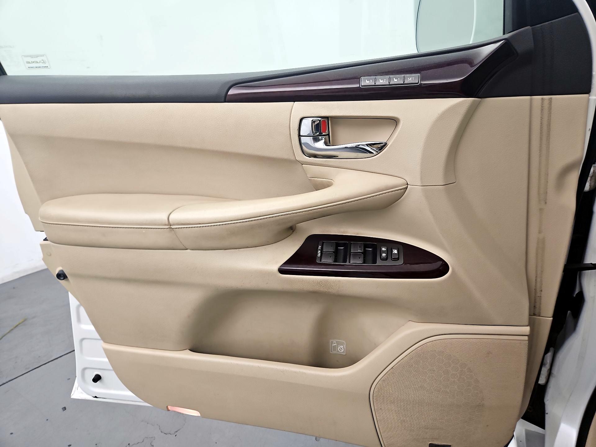 Thumbnail: 2014 Lexus LX - 12