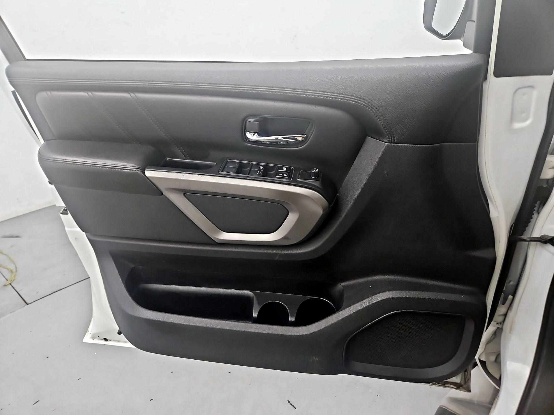 Thumbnail: 2015 Nissan Armada - 12